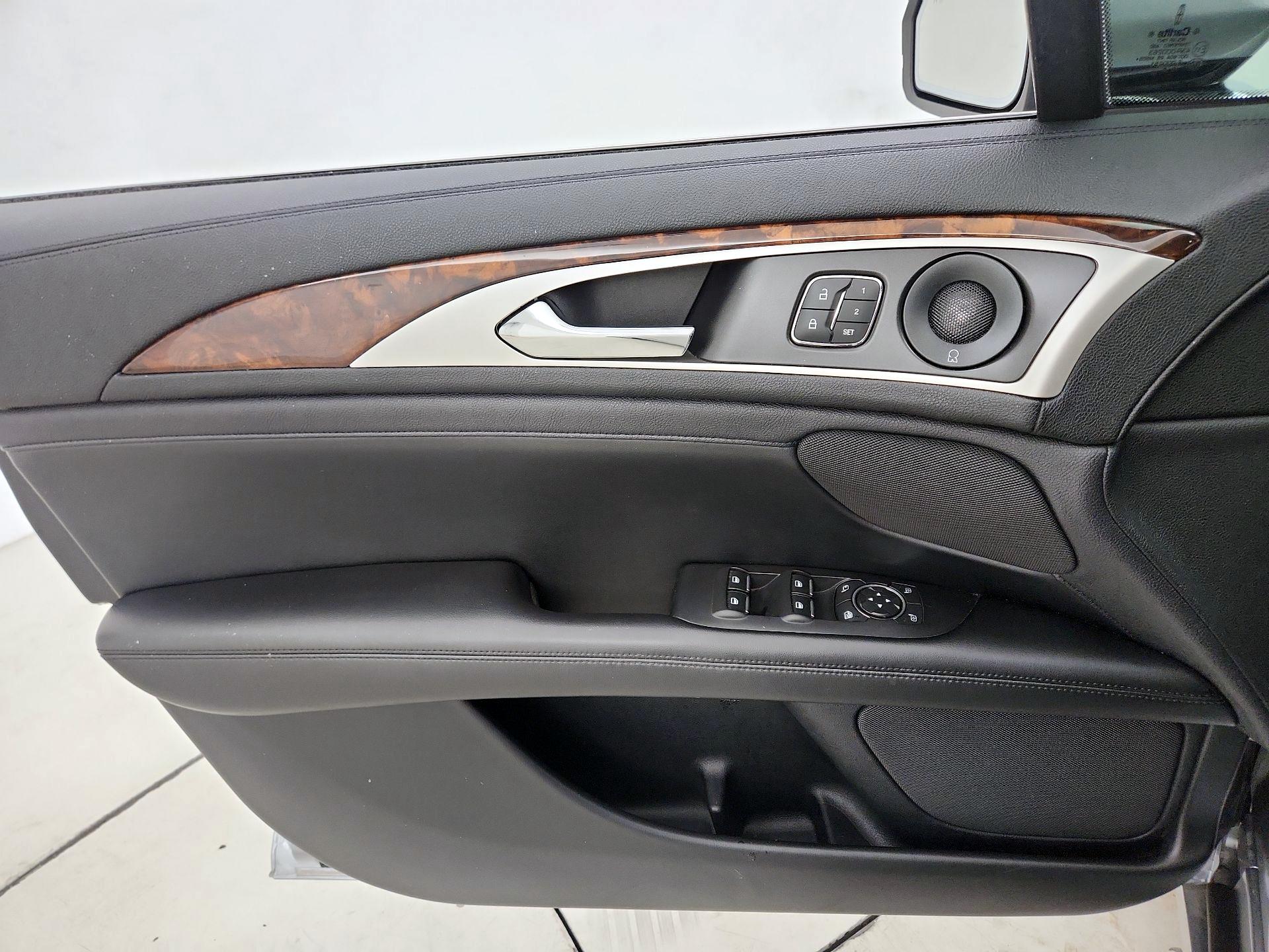 Thumbnail: 2020 Lincoln MKZ - 12