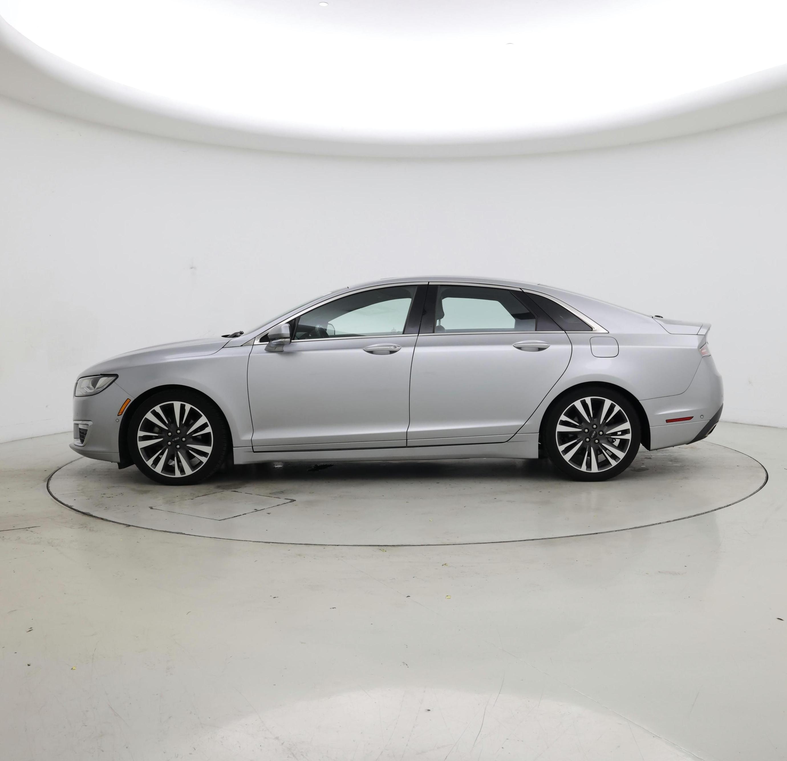 Thumbnail: 2020 Lincoln MKZ - 3
