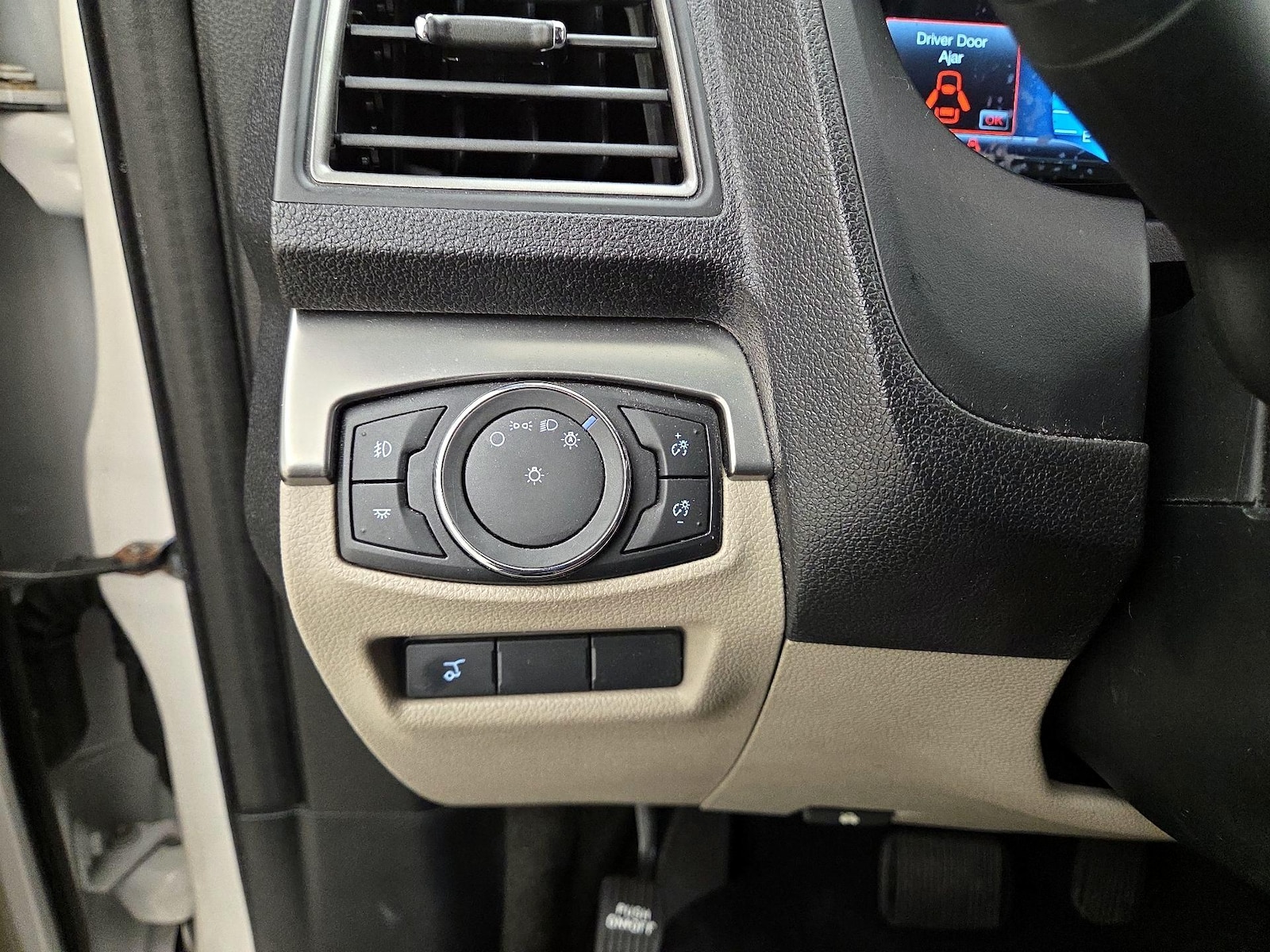 2018 Ford Explorer XLT - Photo 14