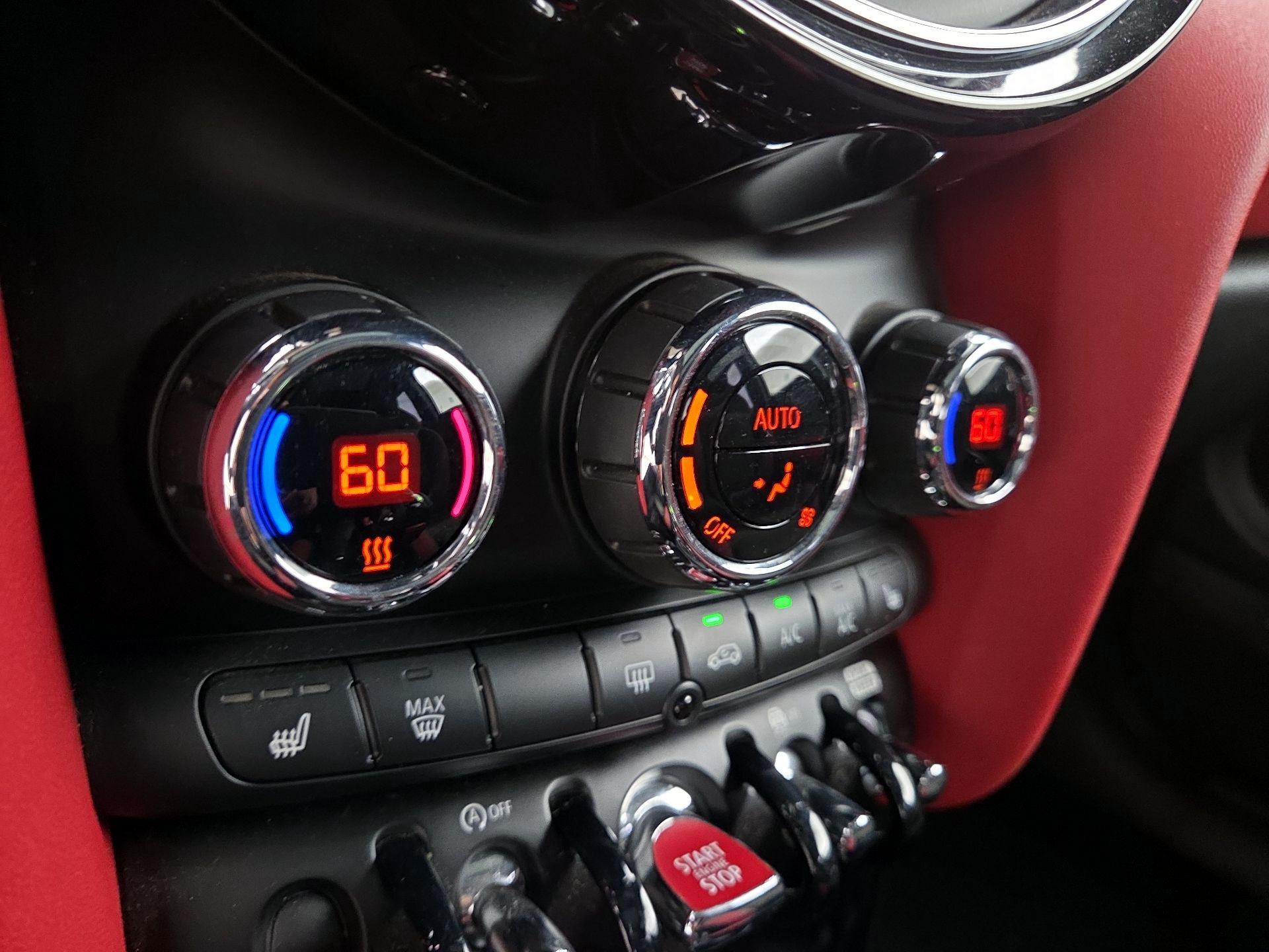 Thumbnail: 2019 MINI Cooper Hardtop - 17