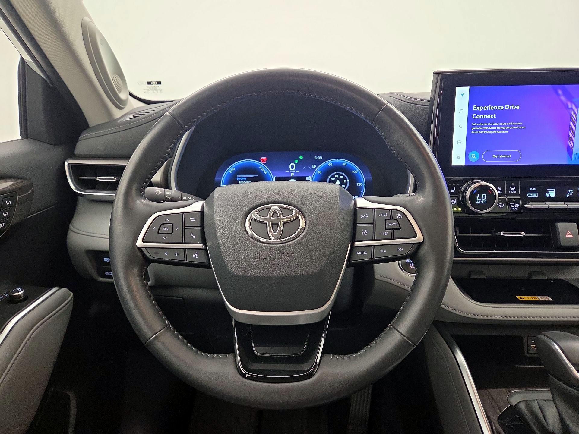 Thumbnail: 2023 Toyota Highlander - 10