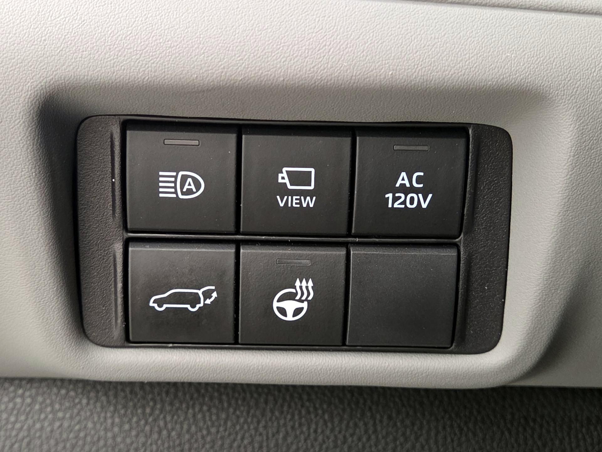 Thumbnail: 2023 Toyota Highlander - 13