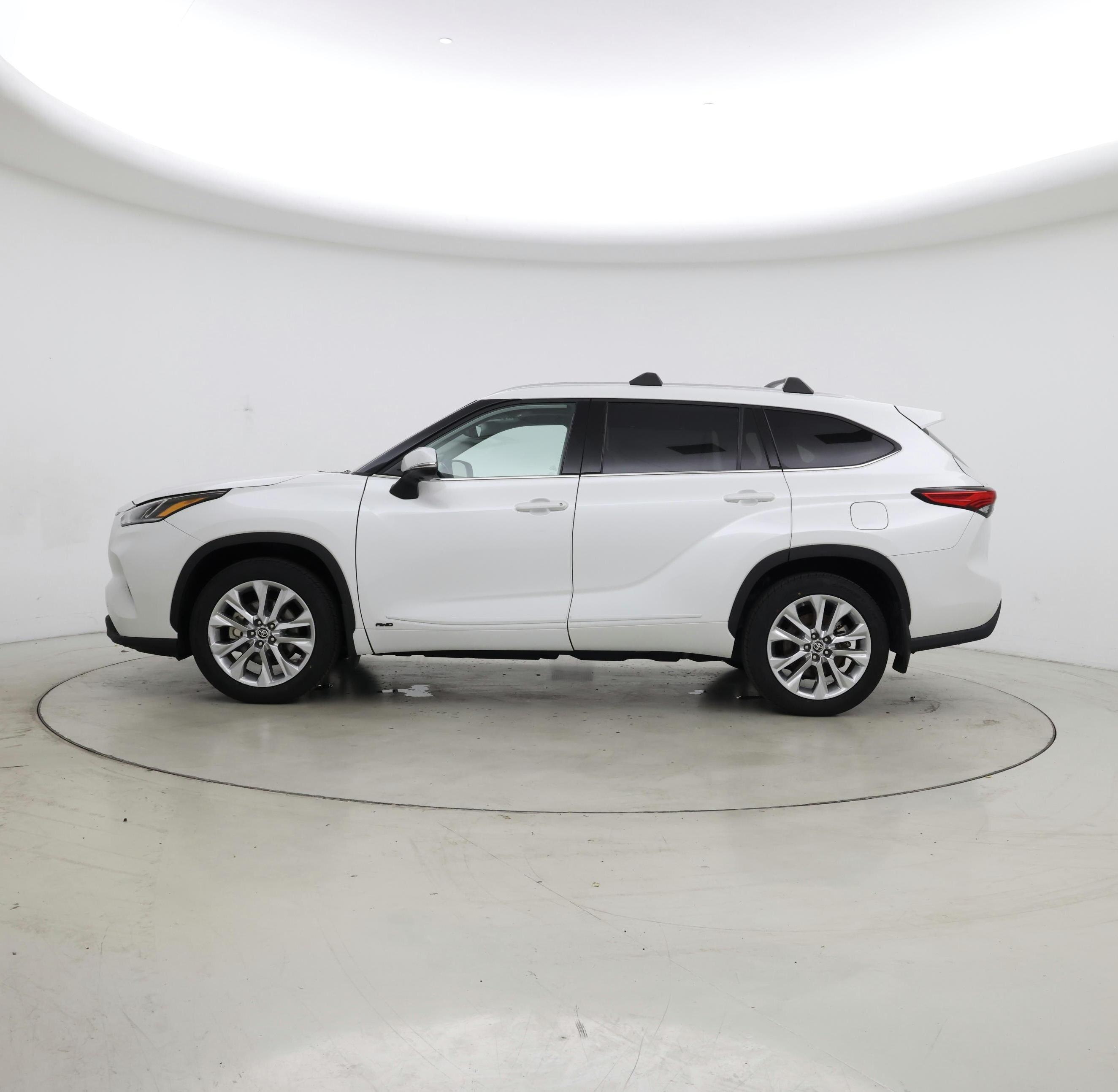 Thumbnail: 2023 Toyota Highlander - 3
