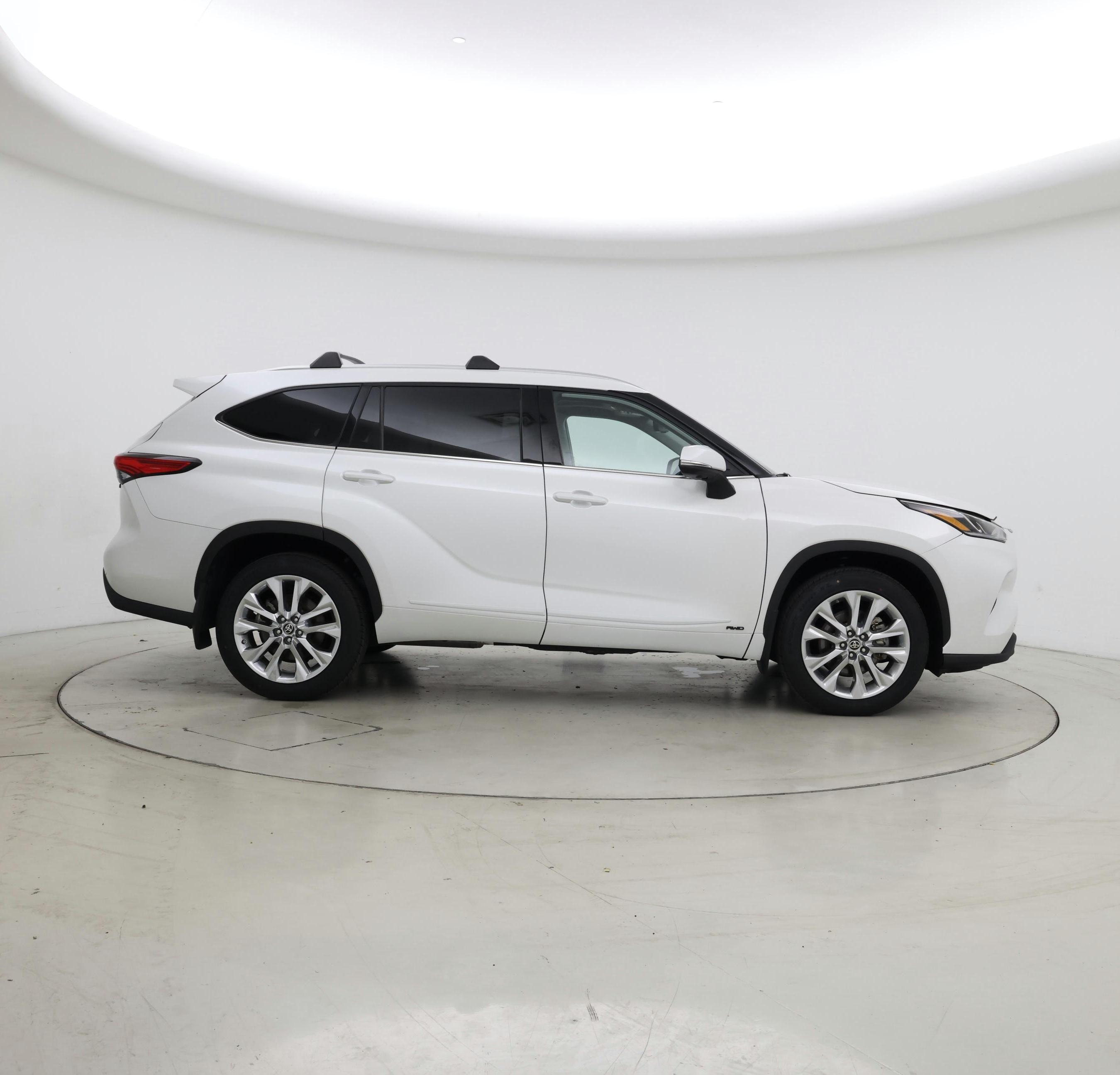 Thumbnail: 2023 Toyota Highlander - 7