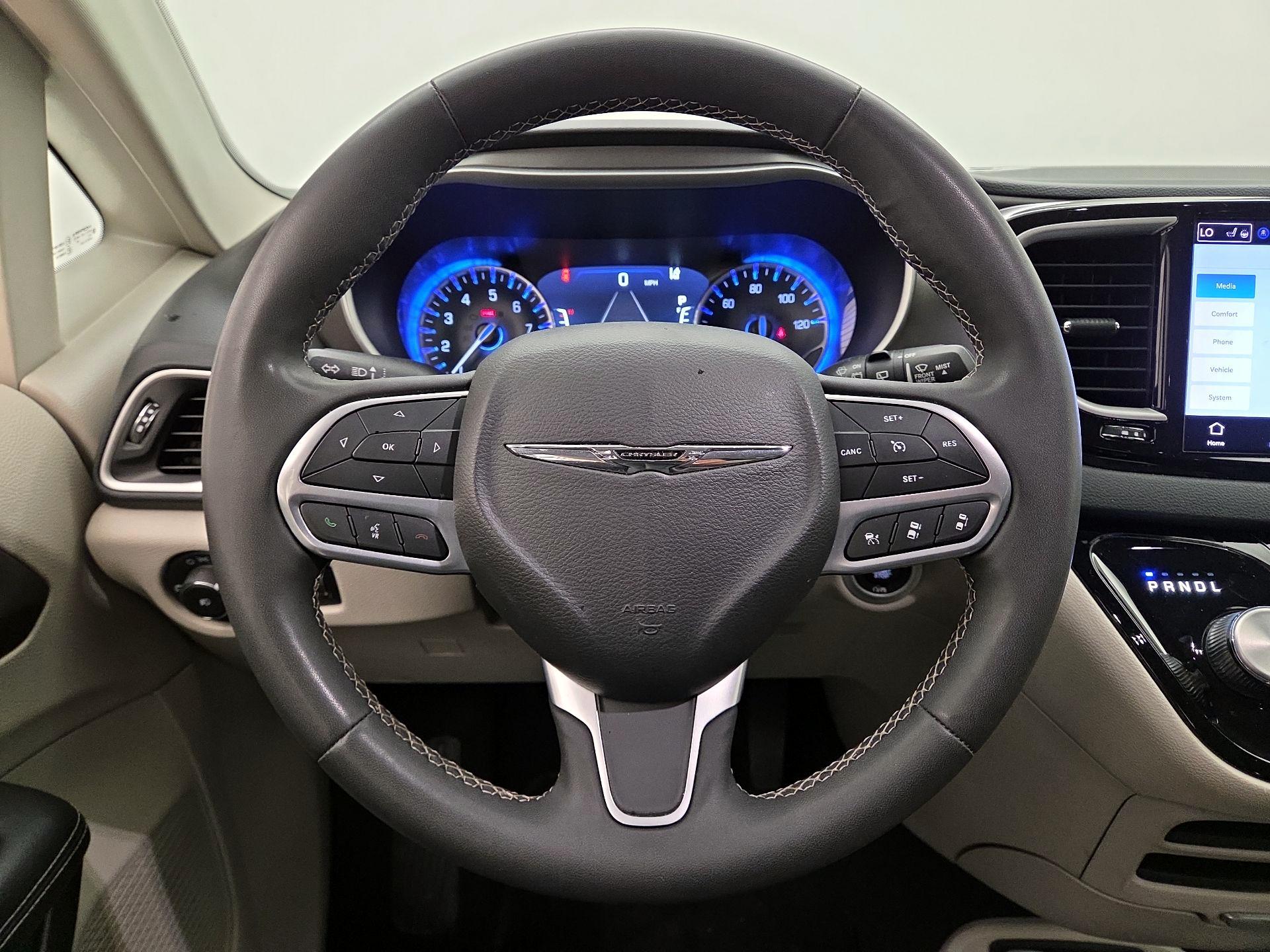 Thumbnail: 2023 Chrysler Pacifica - 10