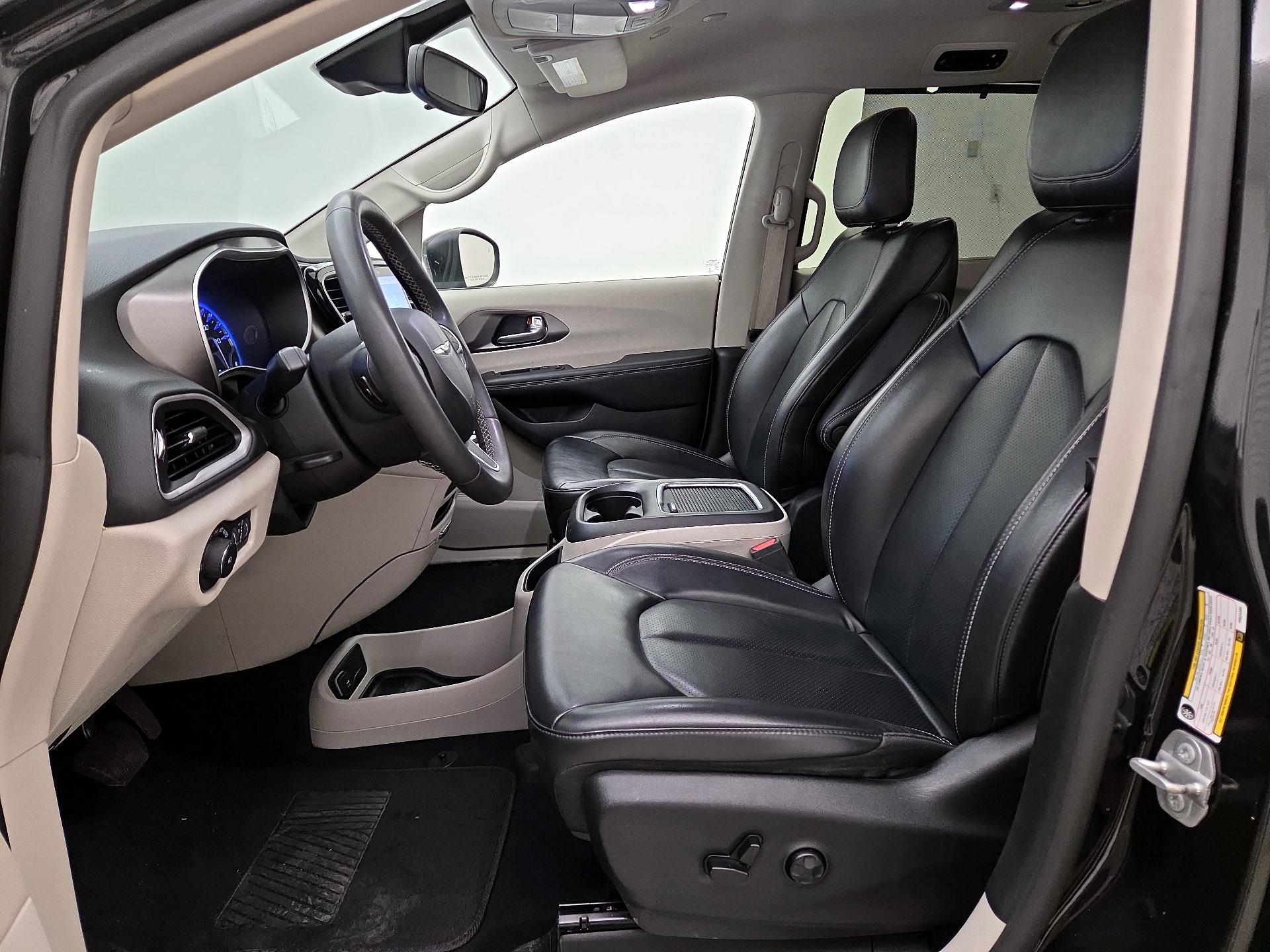 Thumbnail: 2023 Chrysler Pacifica - 11