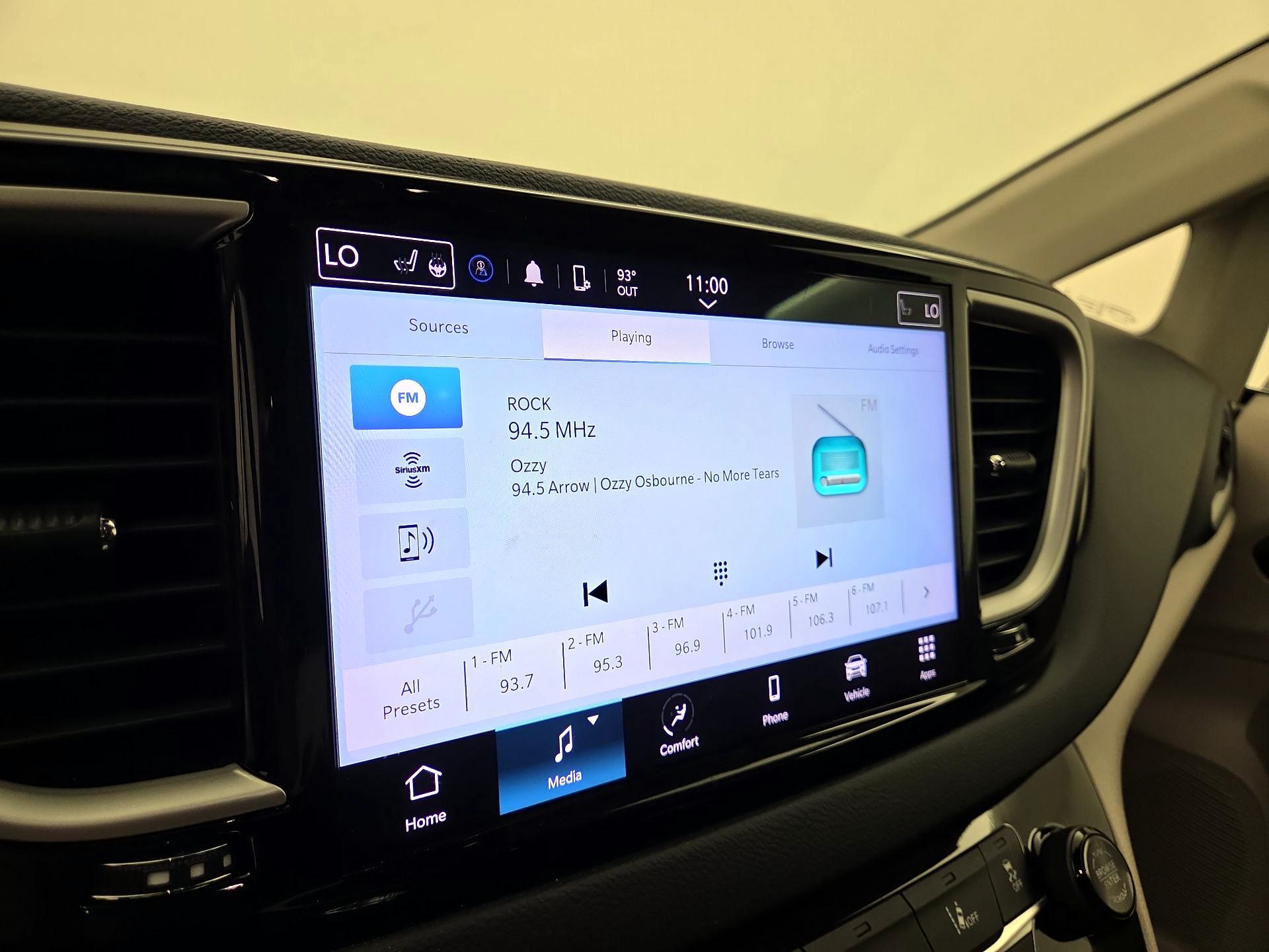 Thumbnail: 2023 Chrysler Pacifica - 15