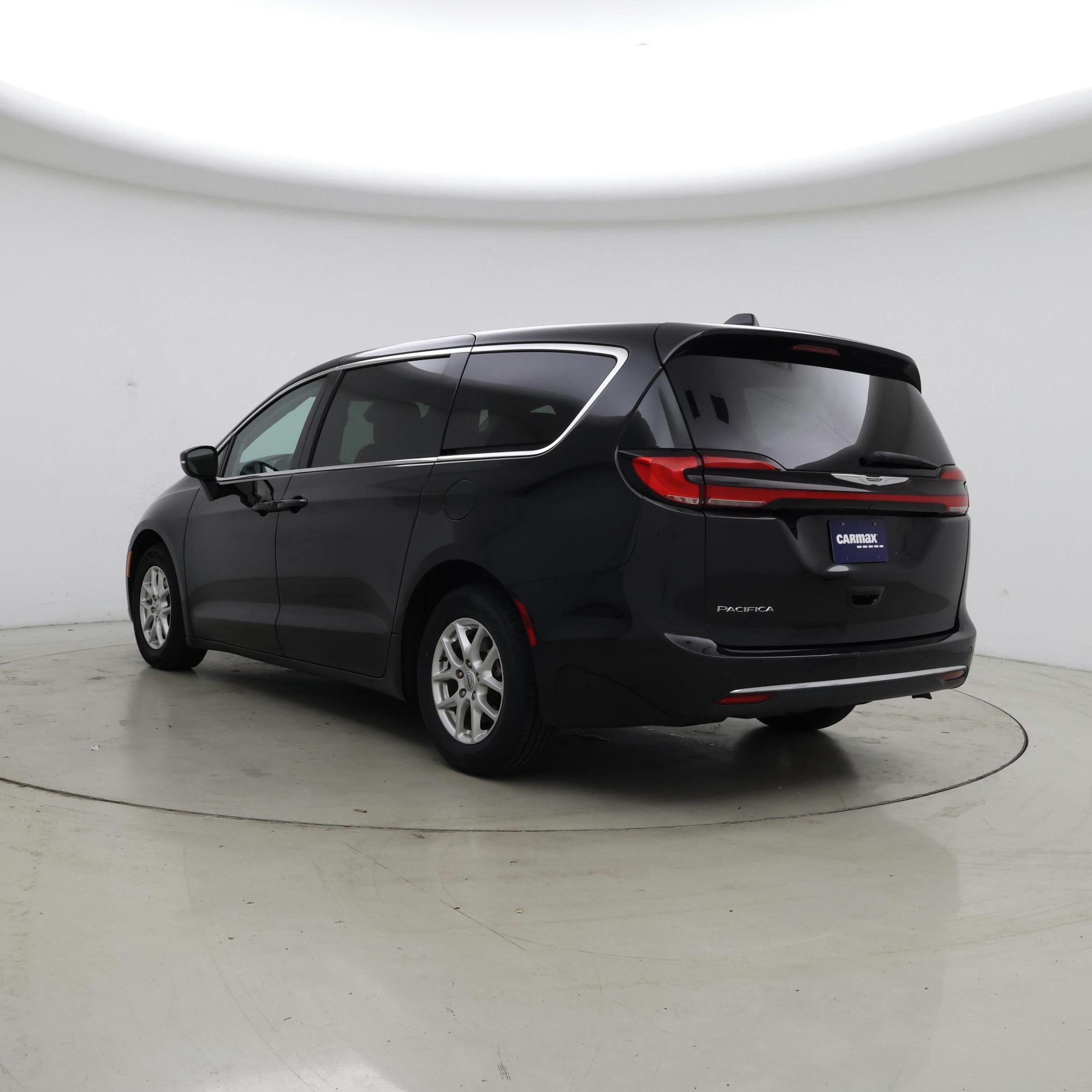 Thumbnail: 2023 Chrysler Pacifica - 2