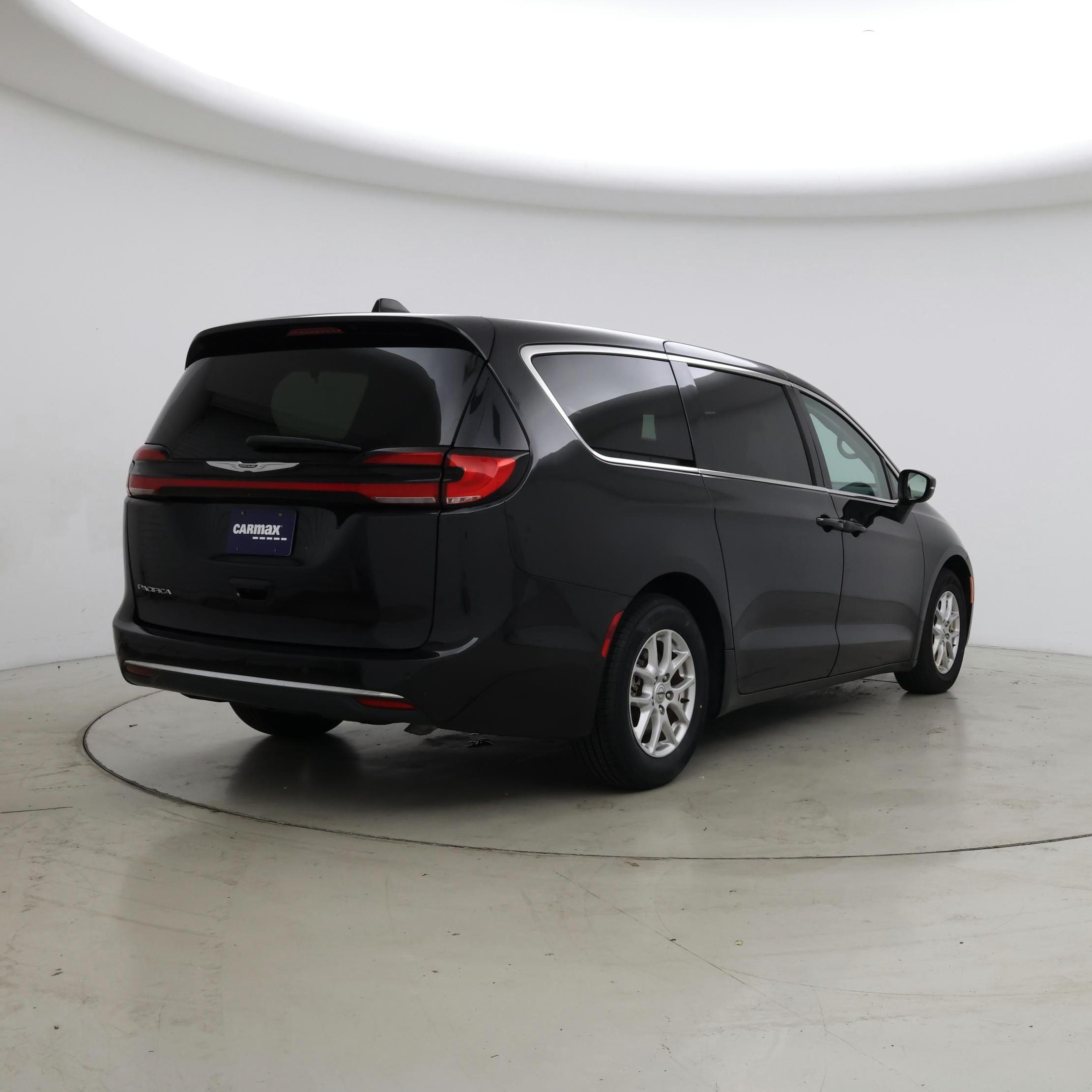 Thumbnail: 2023 Chrysler Pacifica - 8