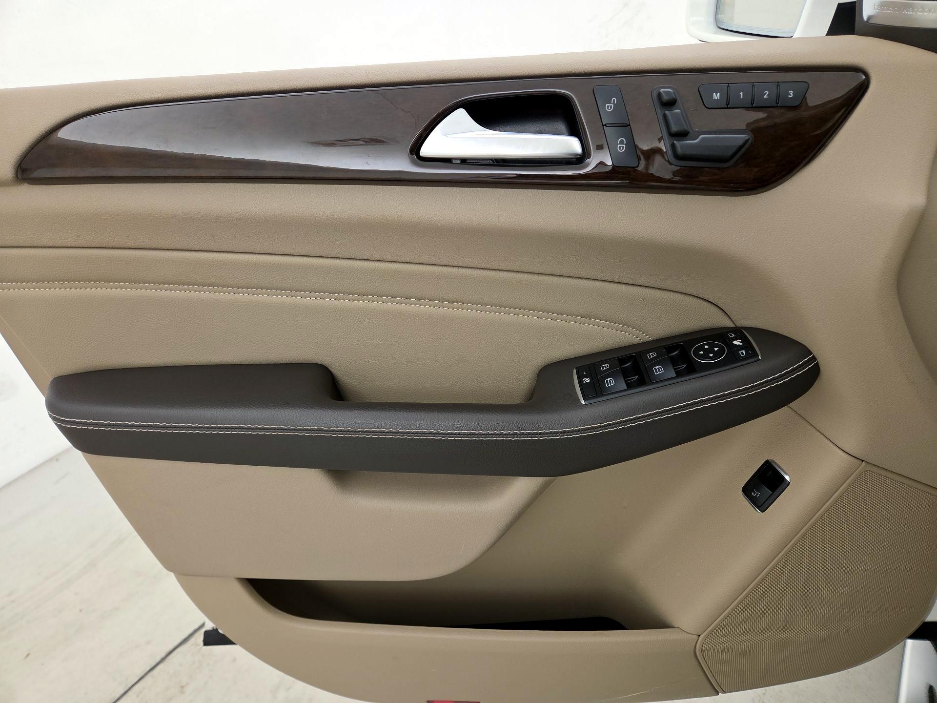 Thumbnail: 2015 Mercedes-Benz M-Class - 12