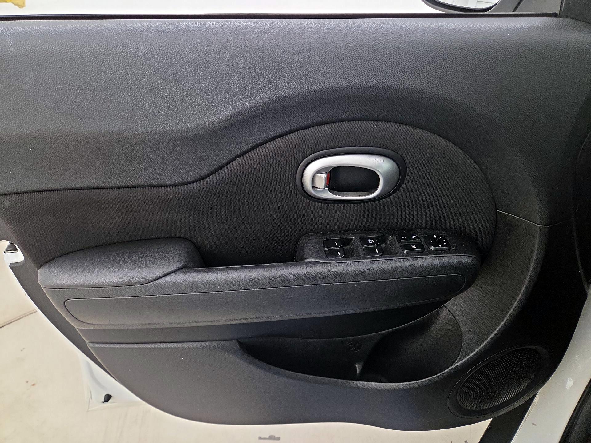 Thumbnail: 2015 Kia Soul - 12