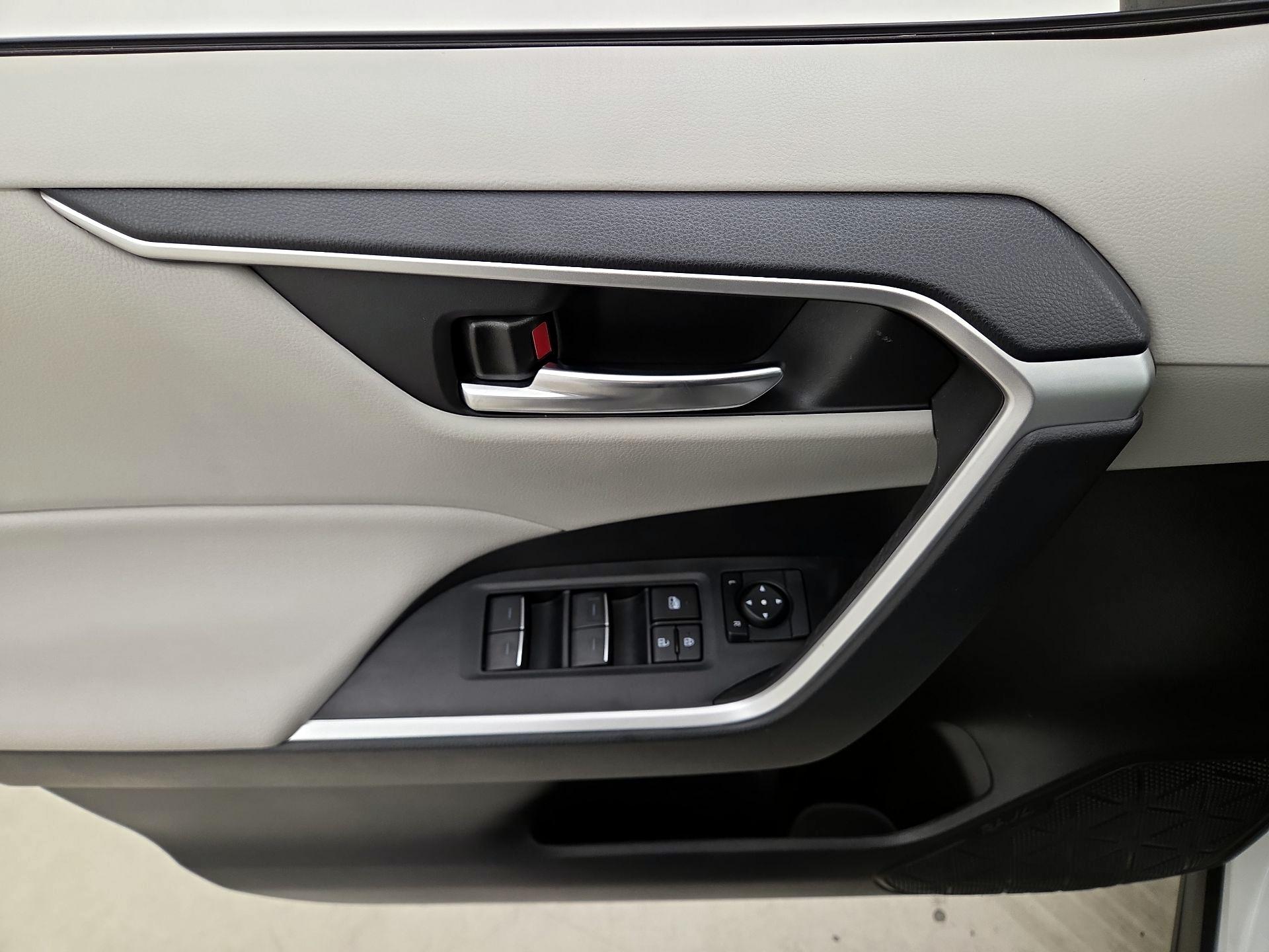 Thumbnail: 2024 Toyota RAV4 - 12