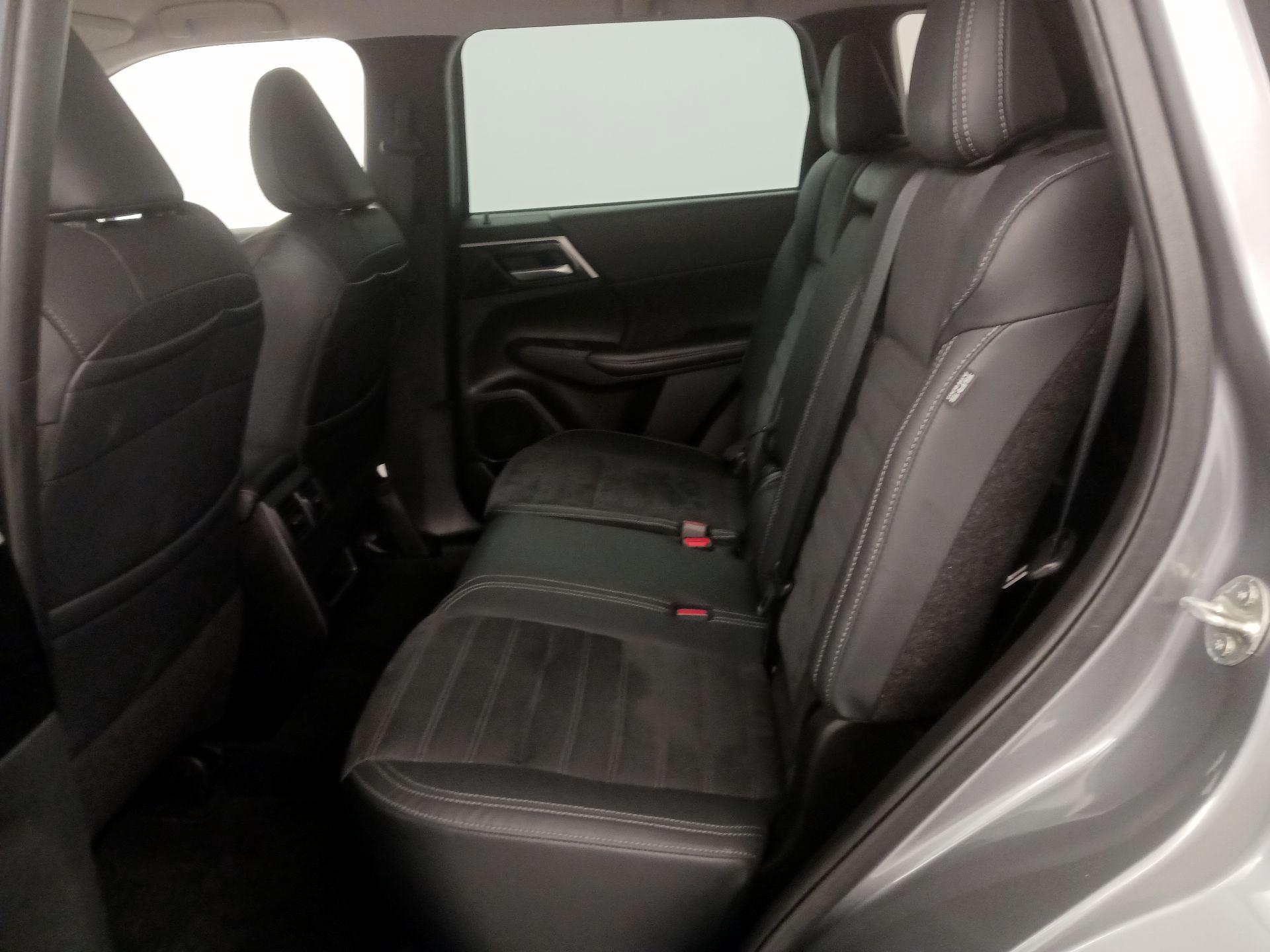 Thumbnail: 2022 Mitsubishi Outlander - 20