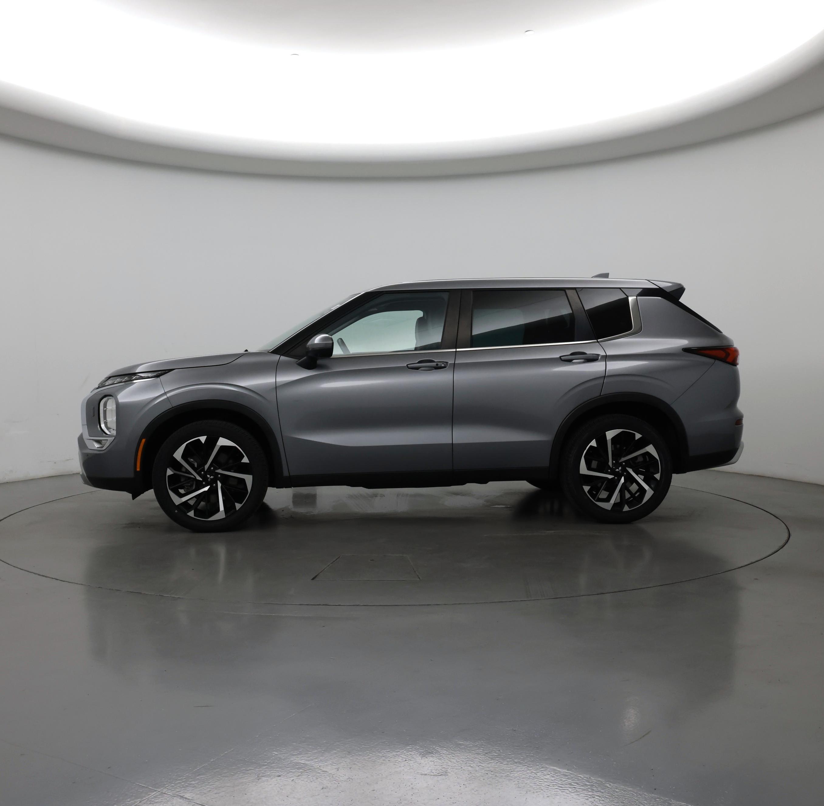 Thumbnail: 2022 Mitsubishi Outlander - 3