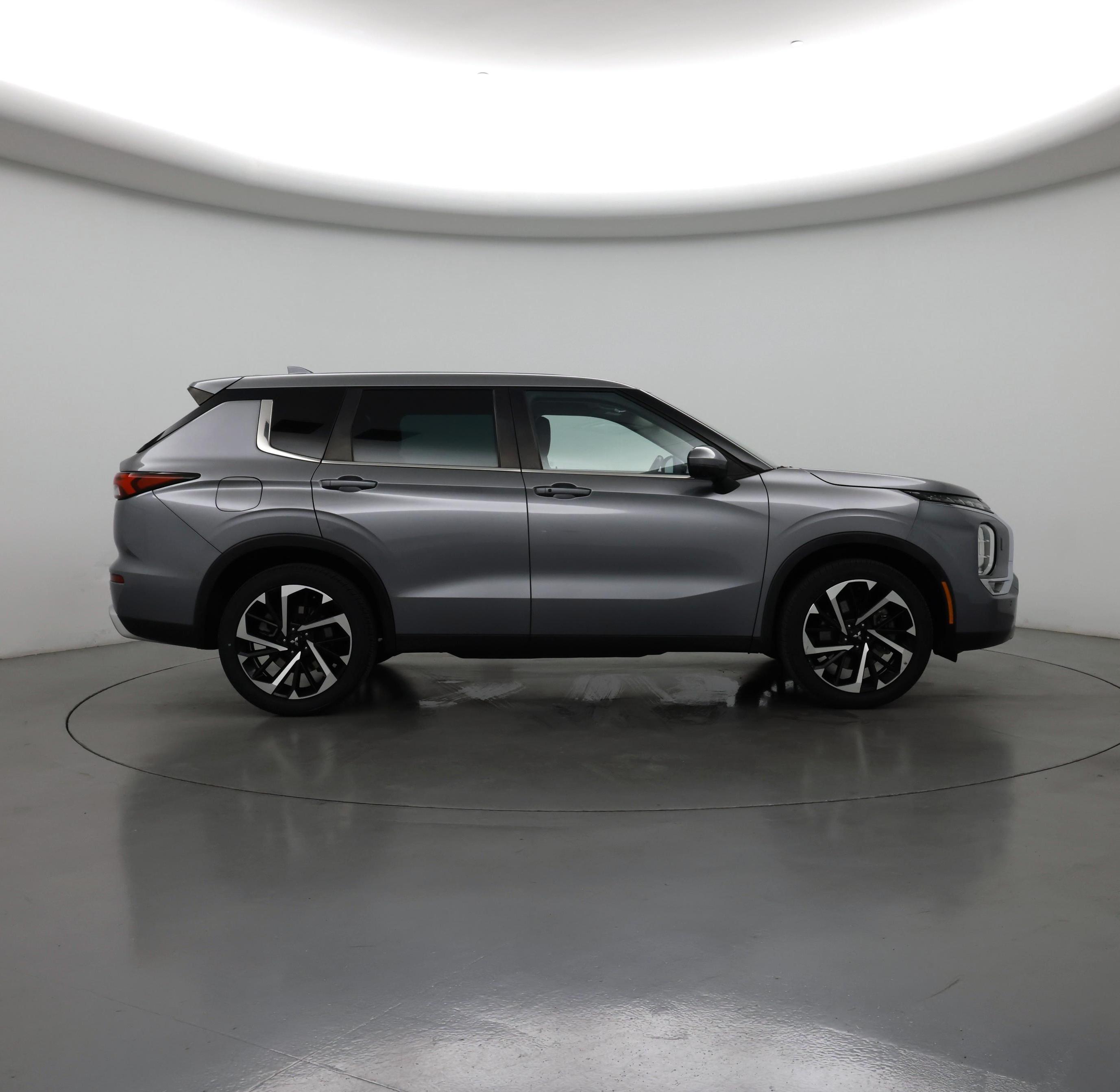 Thumbnail: 2022 Mitsubishi Outlander - 7