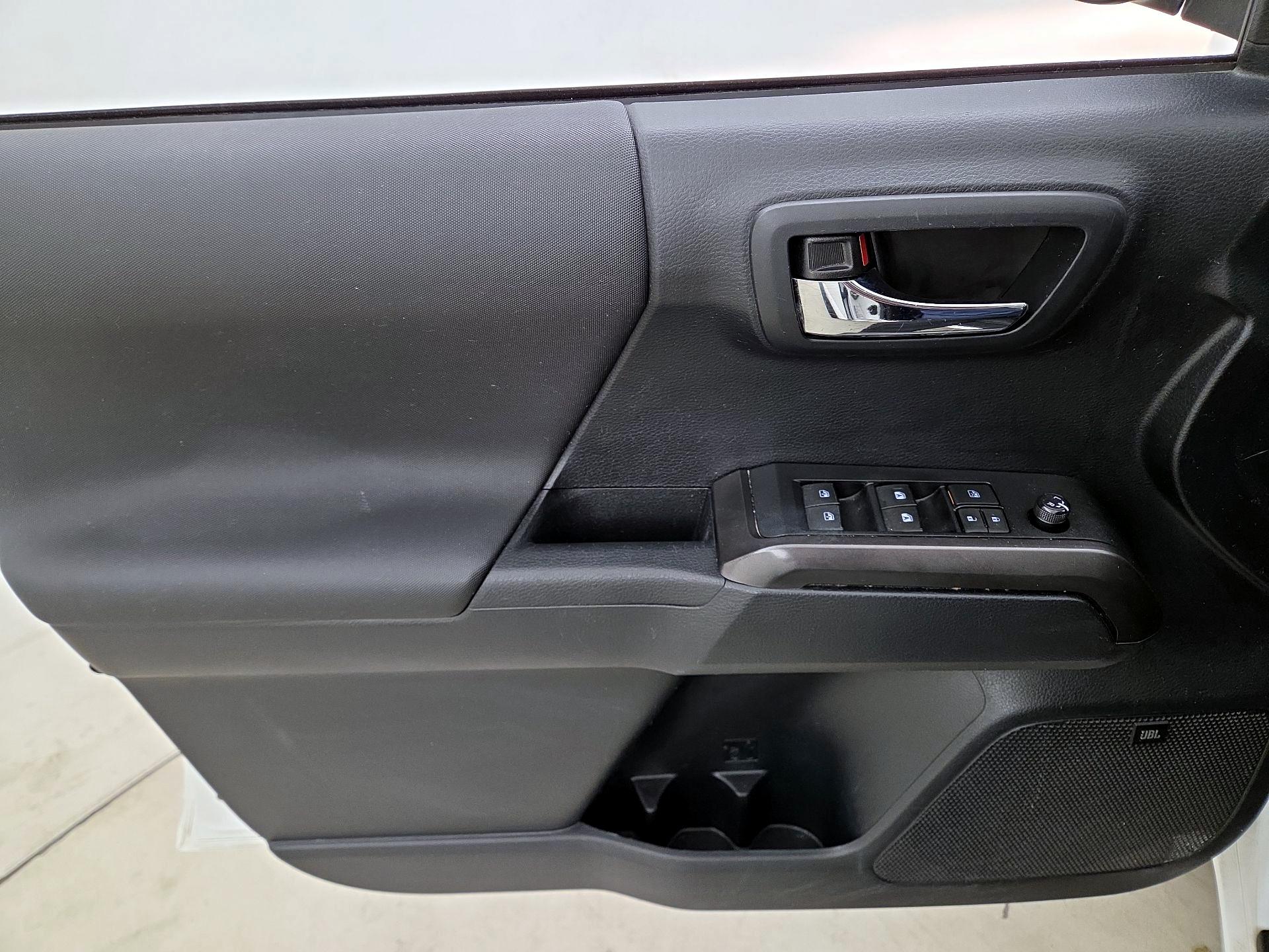 Thumbnail: 2019 Toyota Tacoma - 12