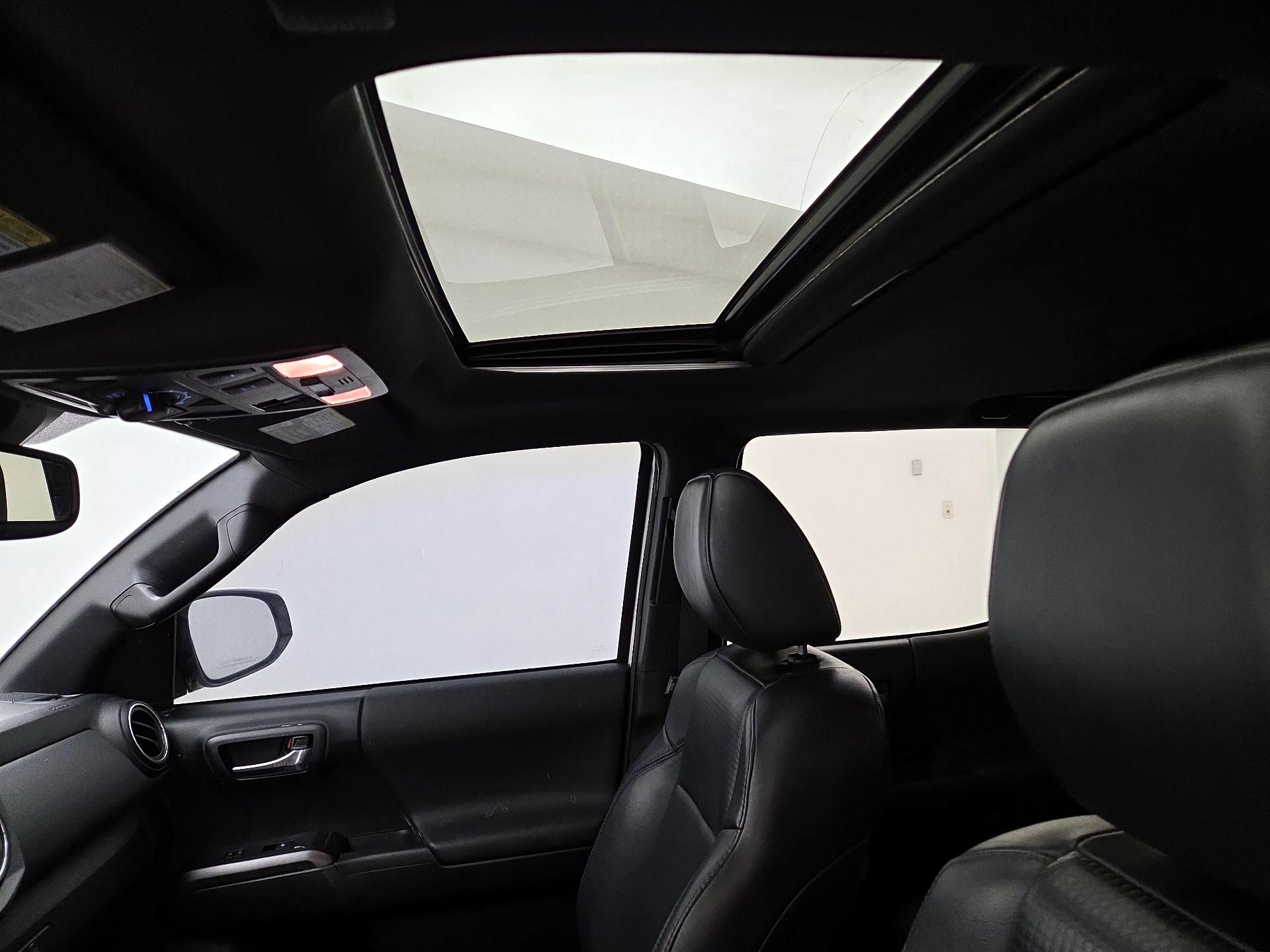 Thumbnail: 2019 Toyota Tacoma - 19