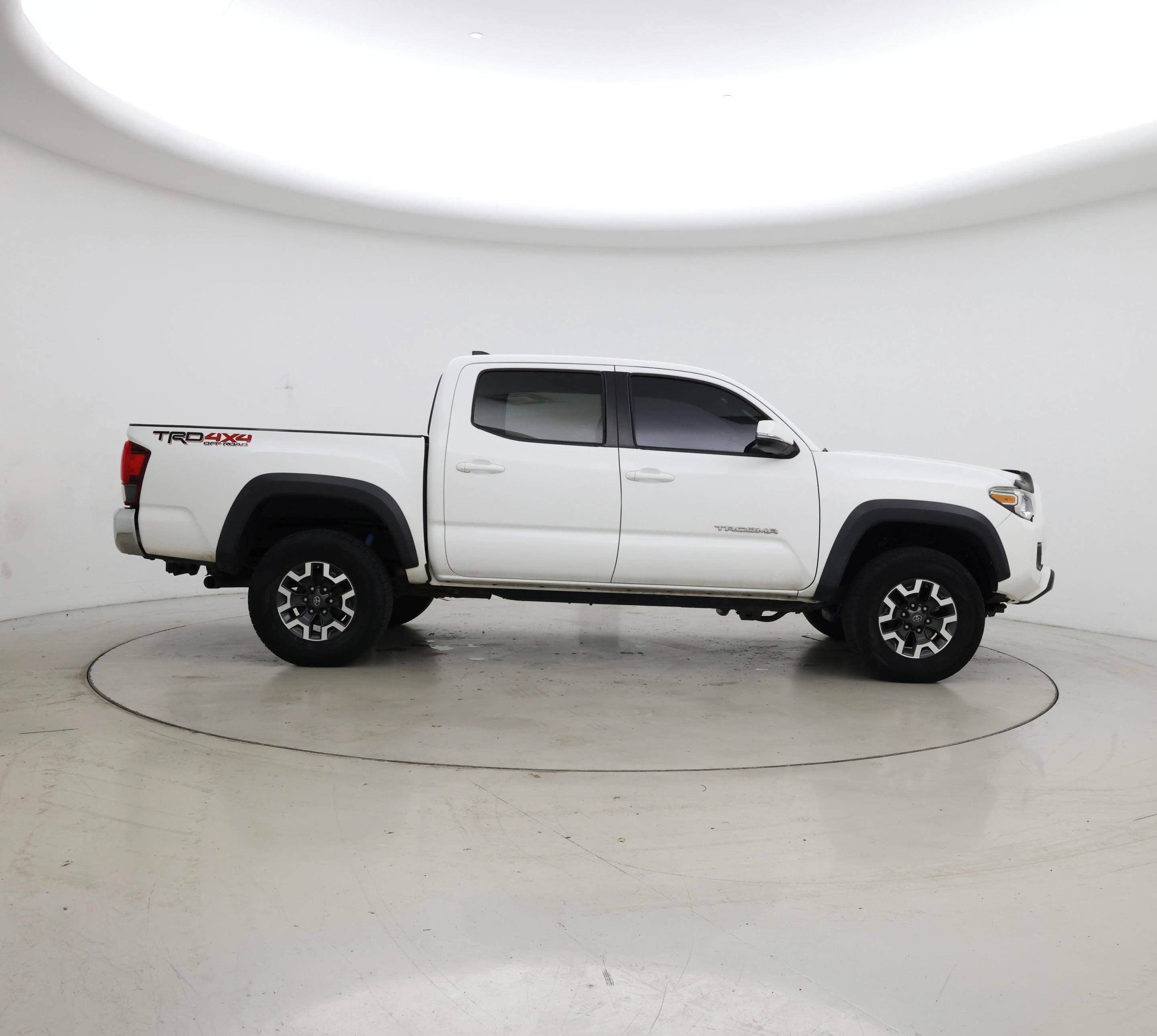 Thumbnail: 2019 Toyota Tacoma - 7