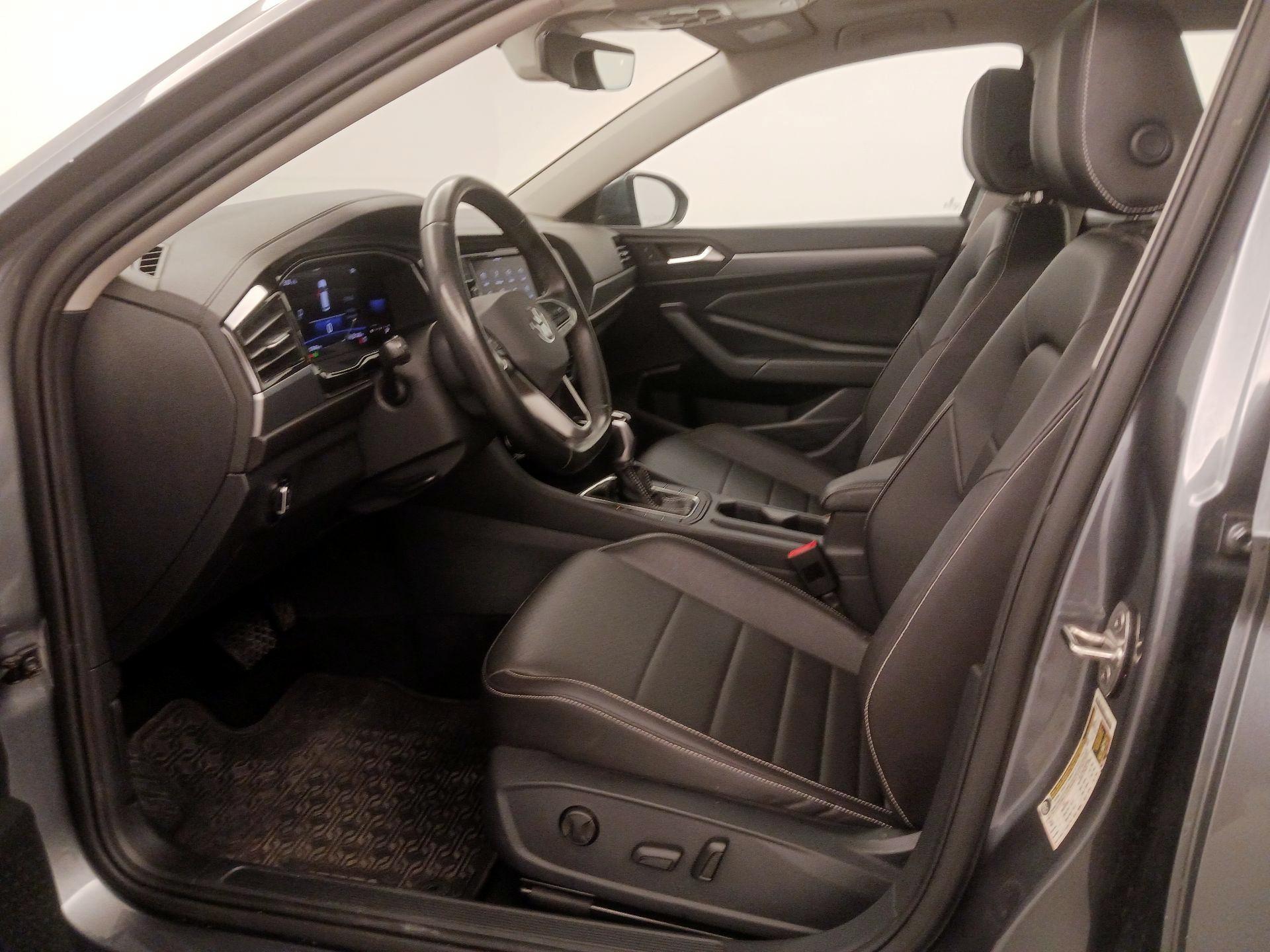 Thumbnail: 2023 Volkswagen Jetta - 11