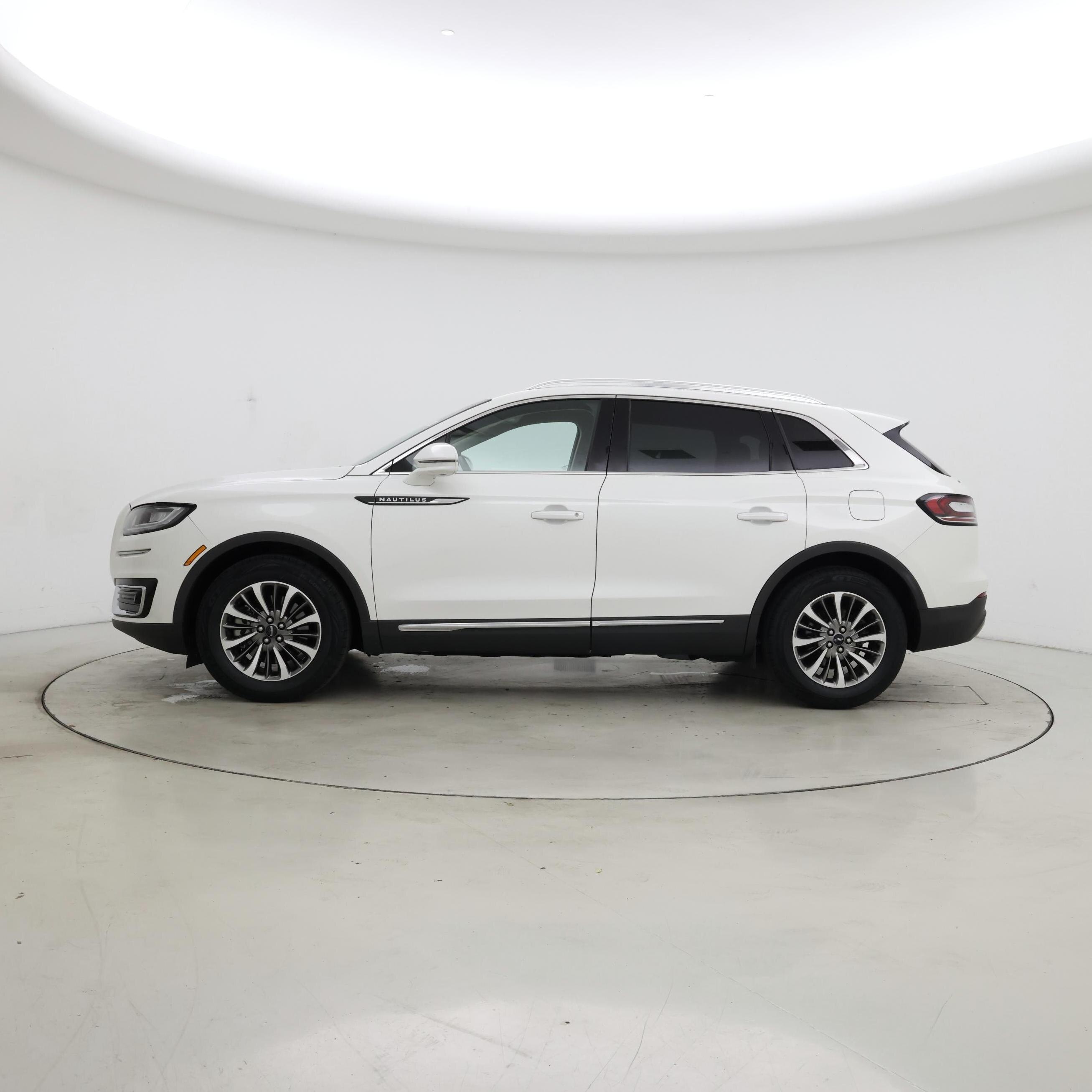 Thumbnail: 2020 Lincoln Nautilus - 3