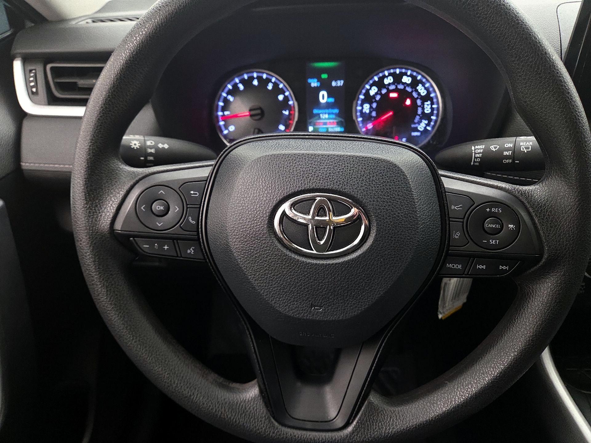 Thumbnail: 2022 Toyota RAV4 - 10