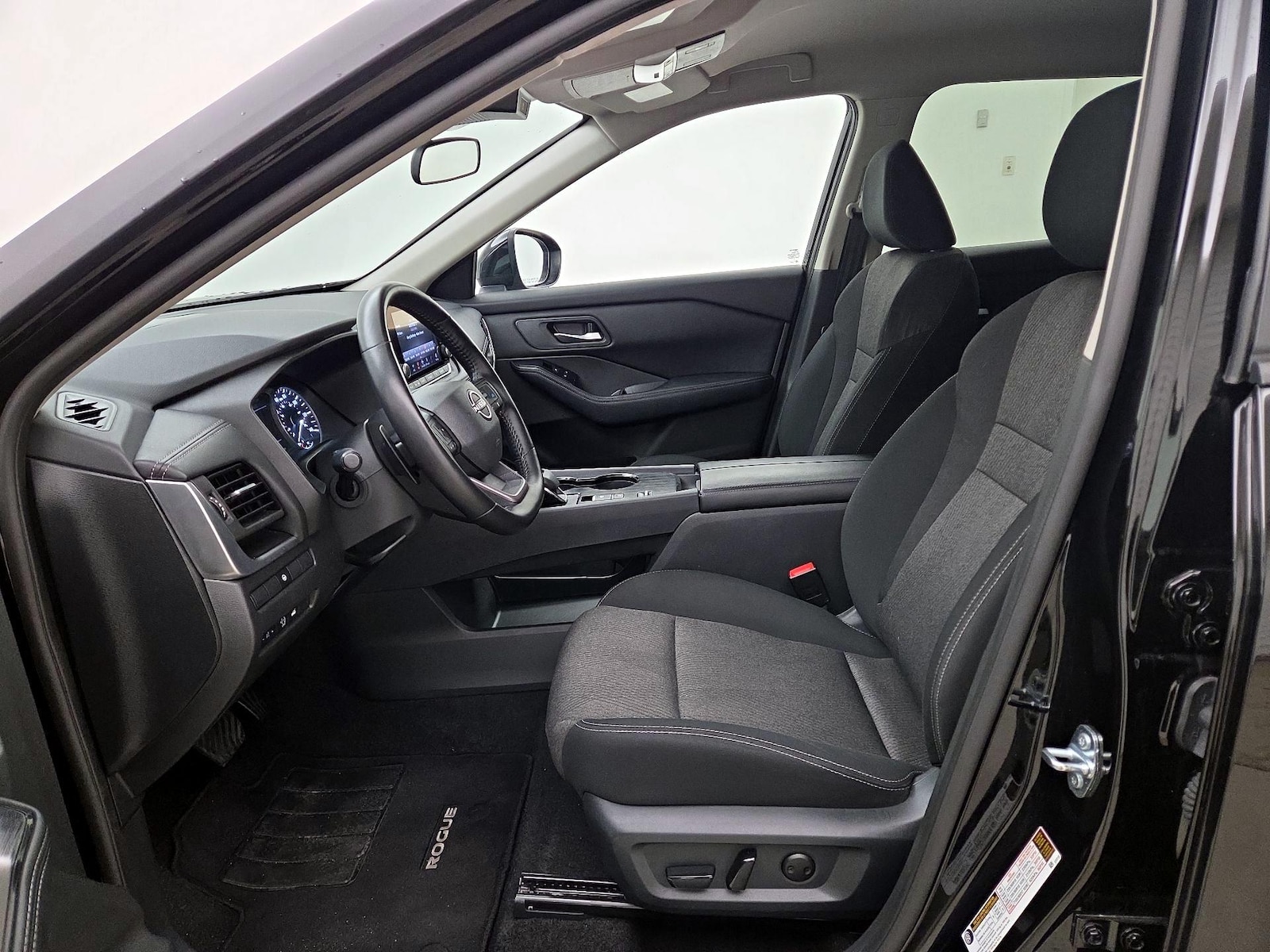 2025 Nissan Rogue SV - Photo 12
