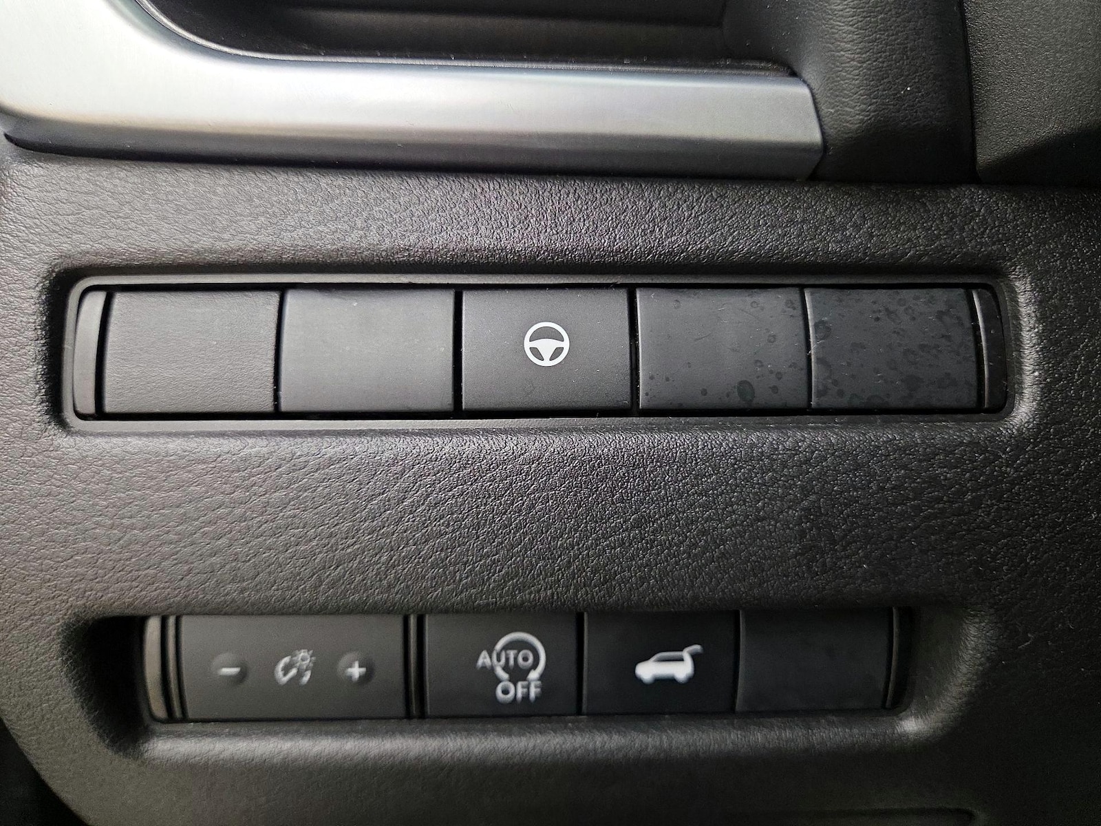 2025 Nissan Rogue SV - Photo 14