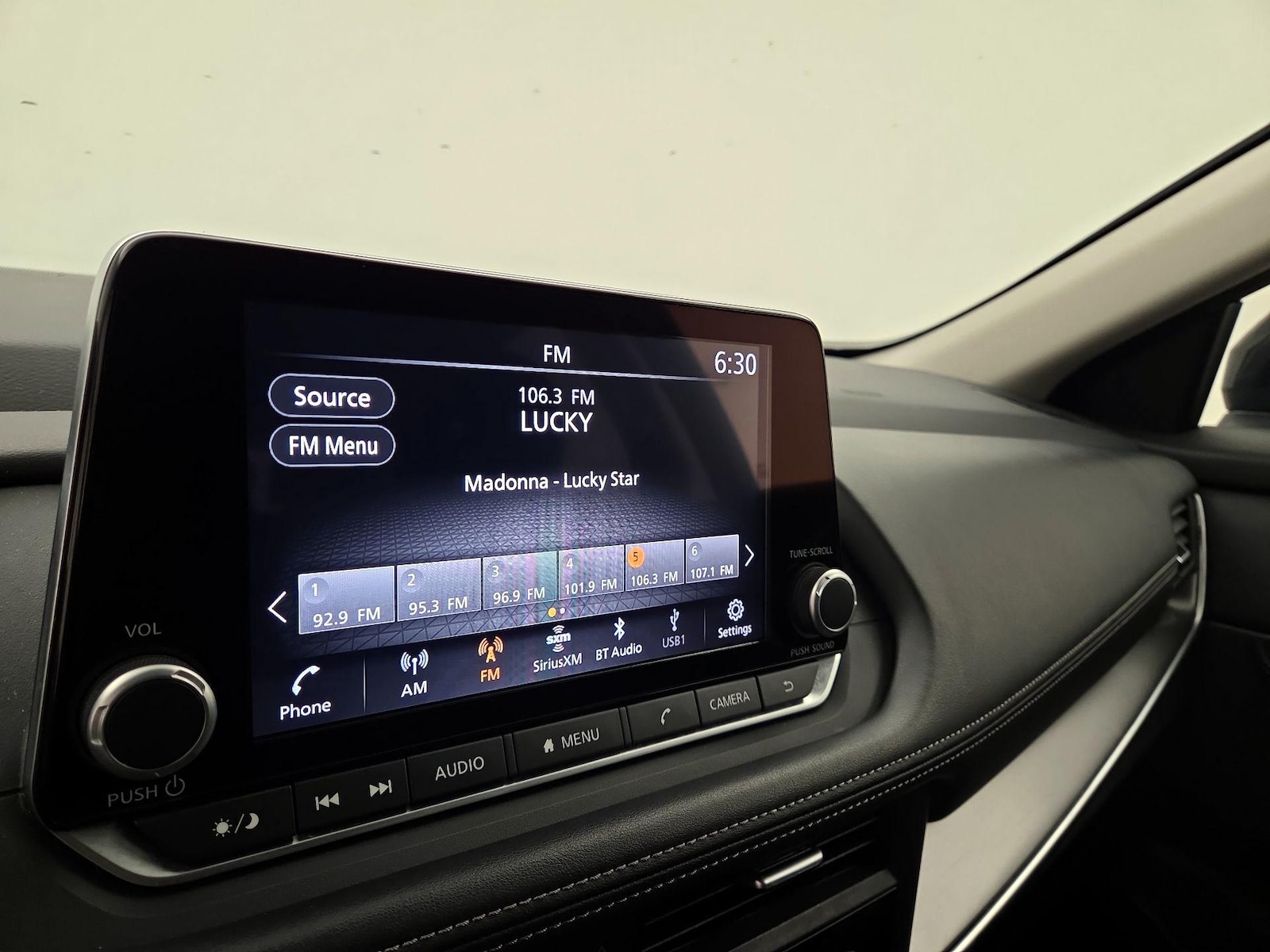 2025 Nissan Rogue SV - Photo 16
