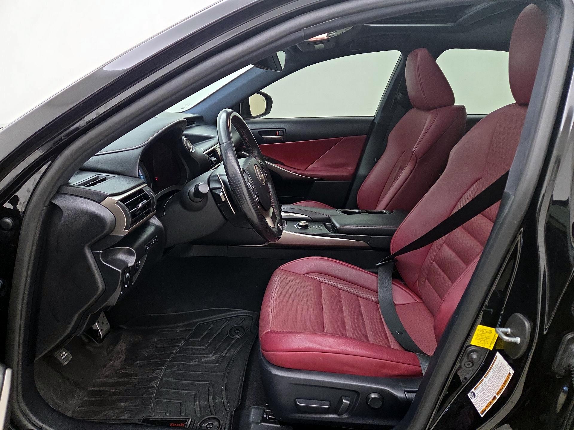 Thumbnail: 2019 Lexus IS - 11