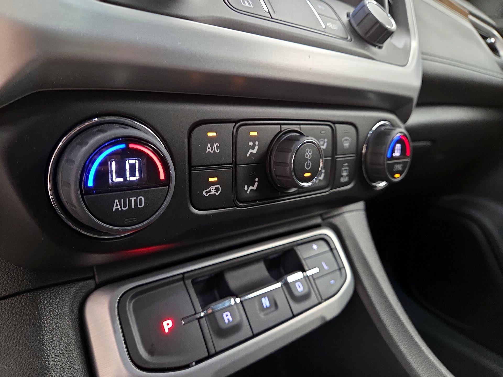 Thumbnail: 2023 GMC Acadia - 16