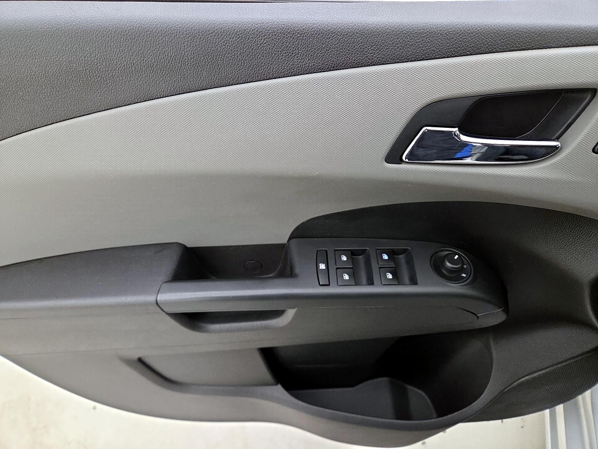 Thumbnail: 2015 Chevrolet Sonic - 12