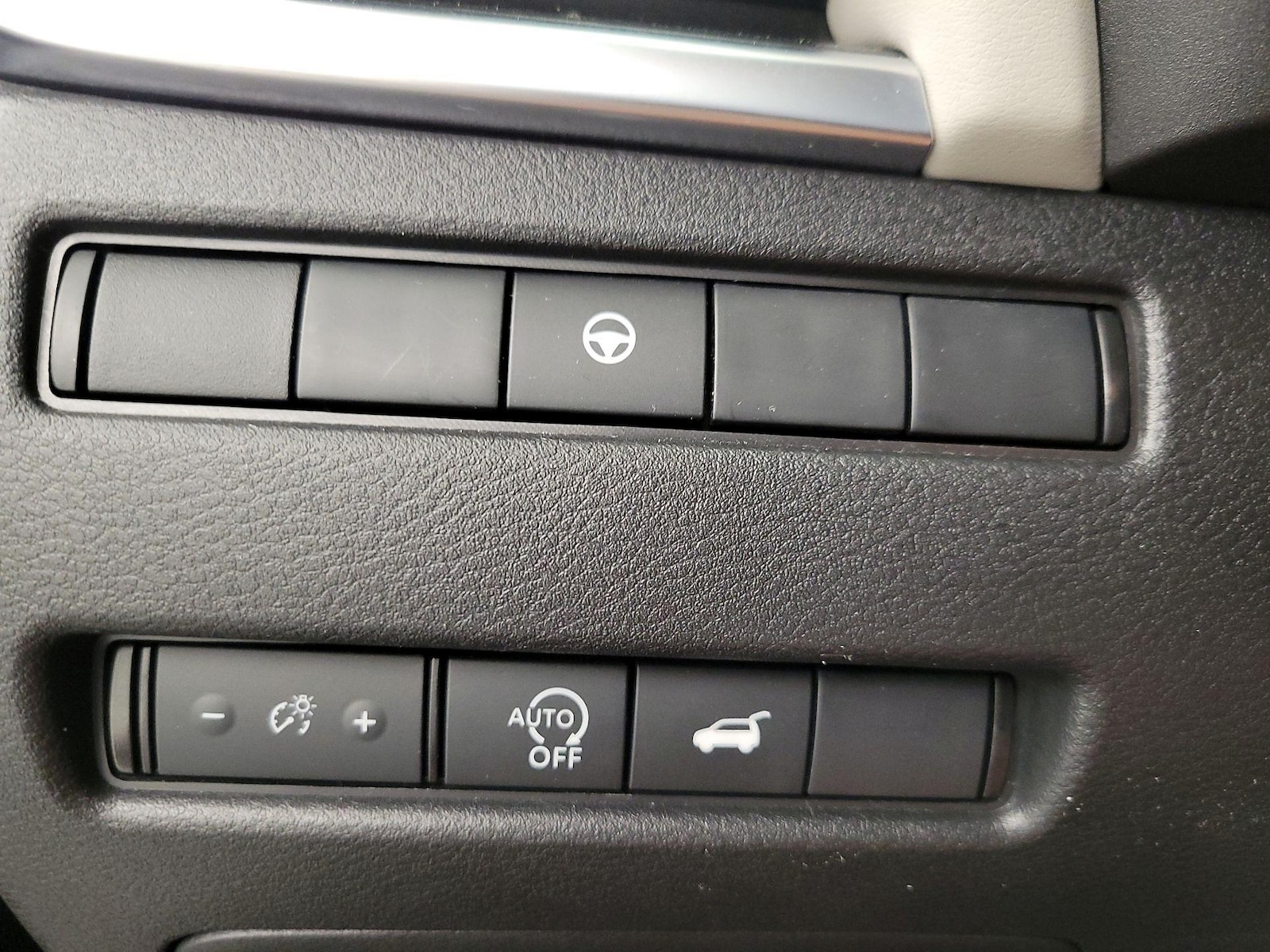 2025 Nissan Rogue SV - Photo 14