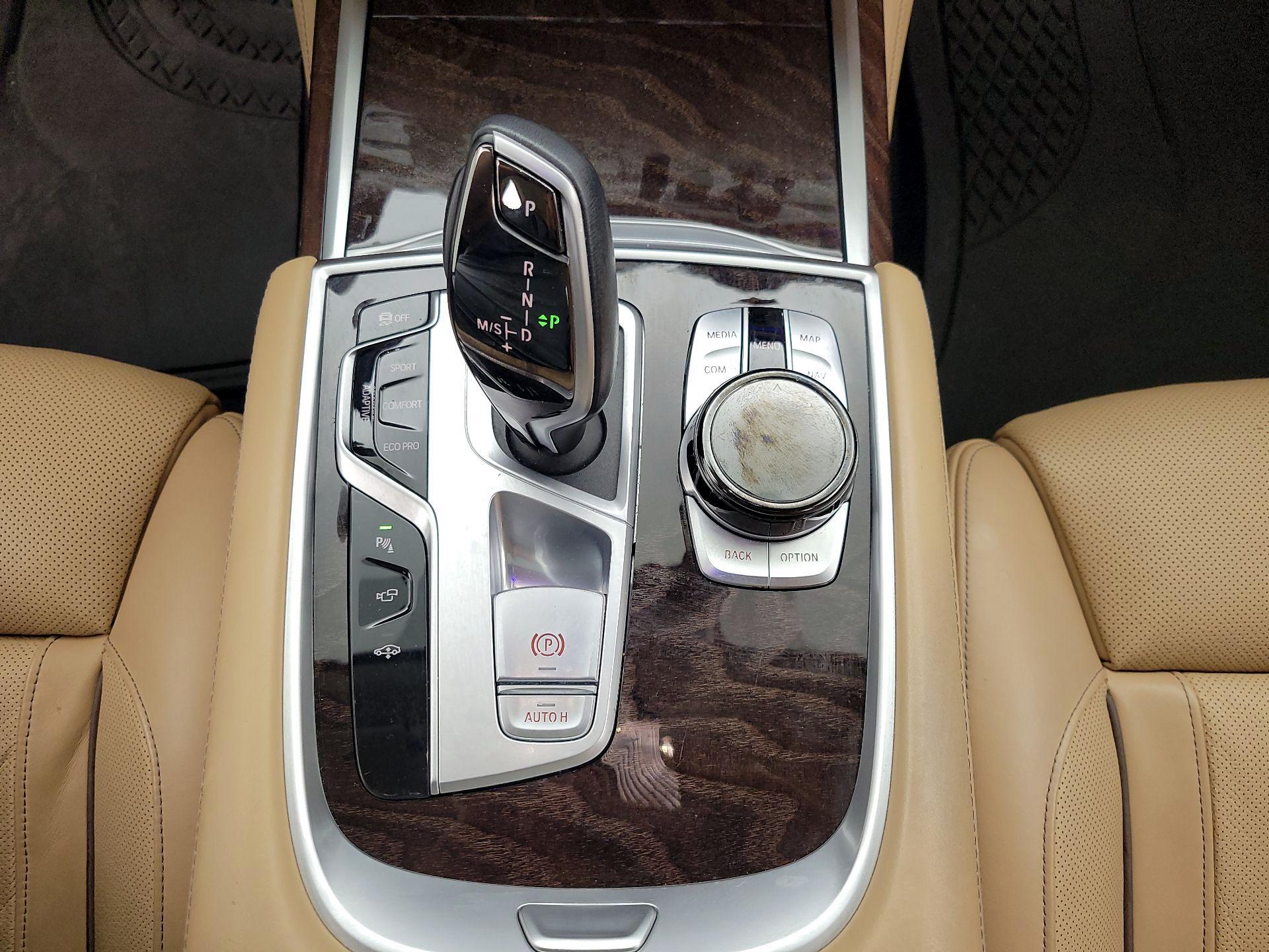 Thumbnail: 2021 BMW 7 Series - 18