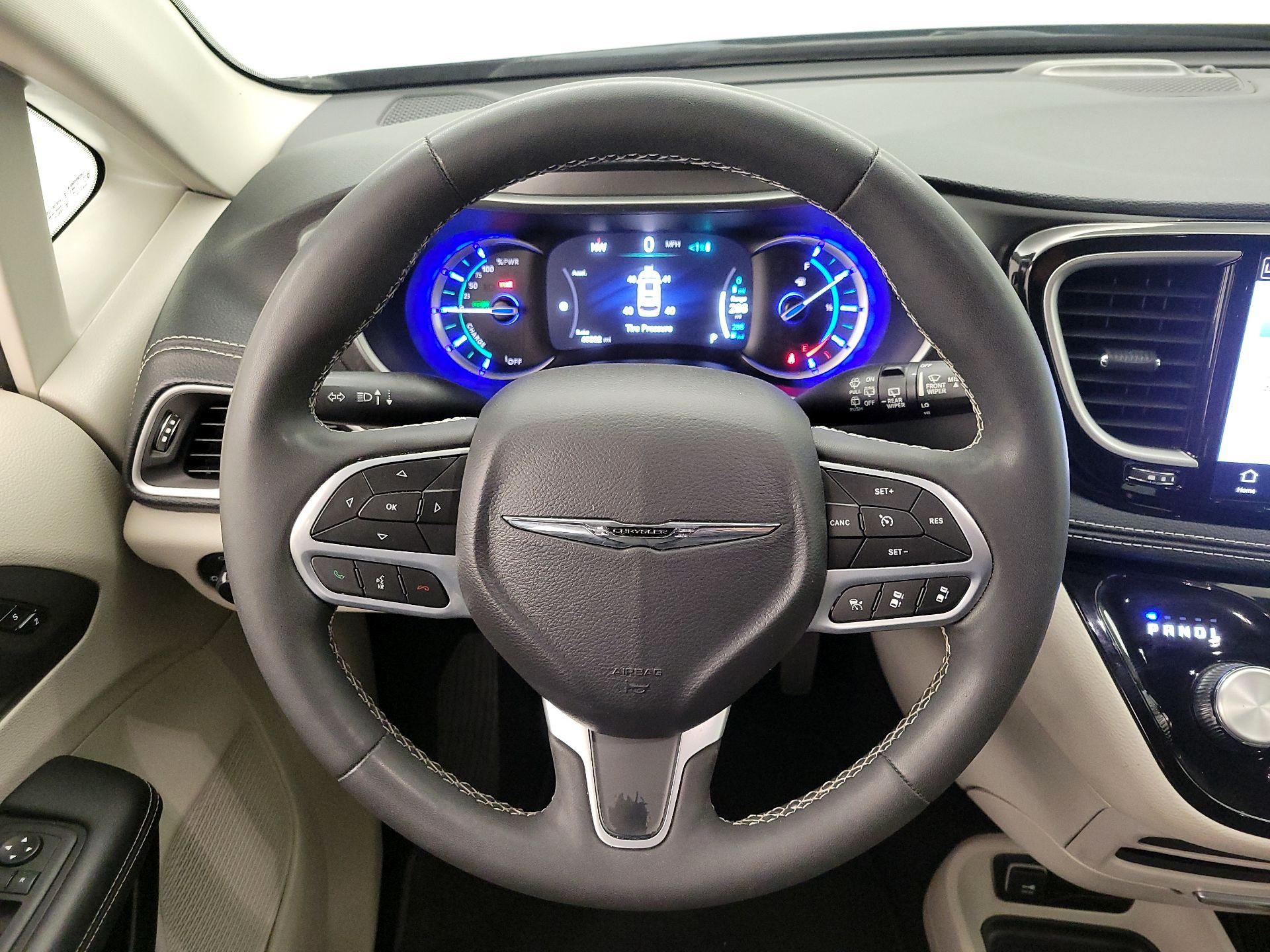Thumbnail: 2023 Chrysler Pacifica - 10