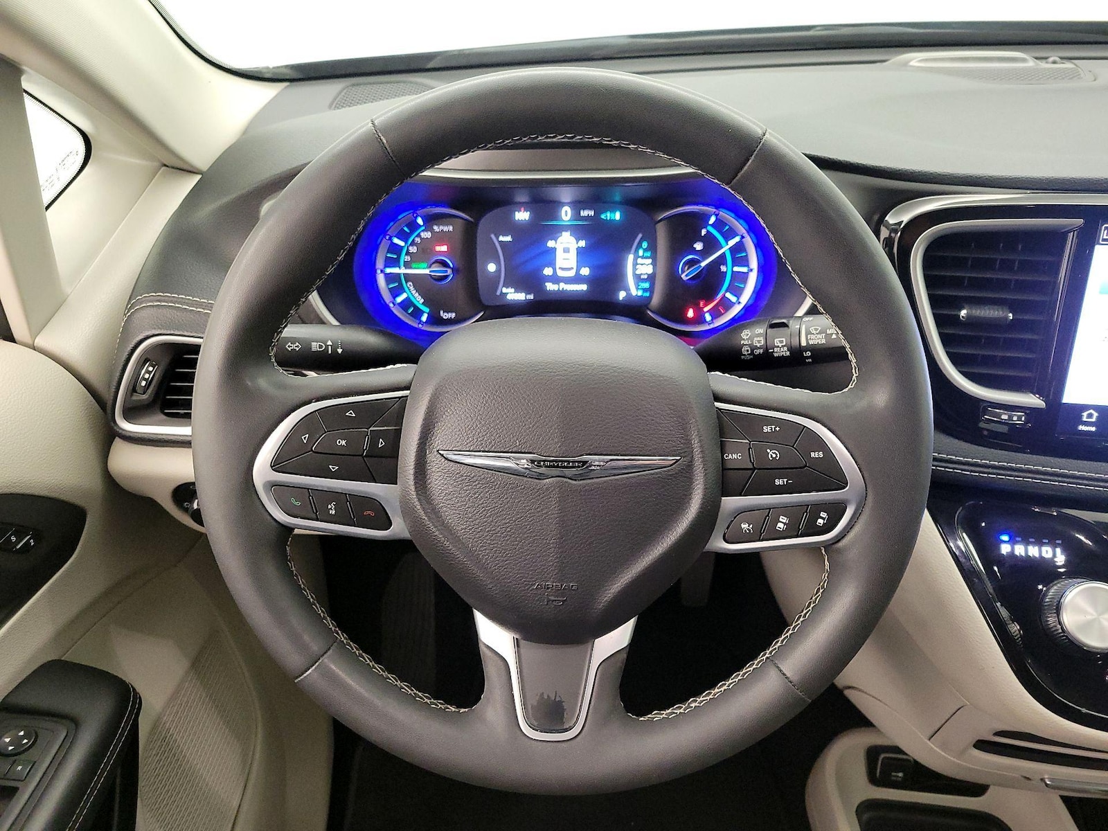 2023 Chrysler Pacifica Hybrid Touring L - Photo 11