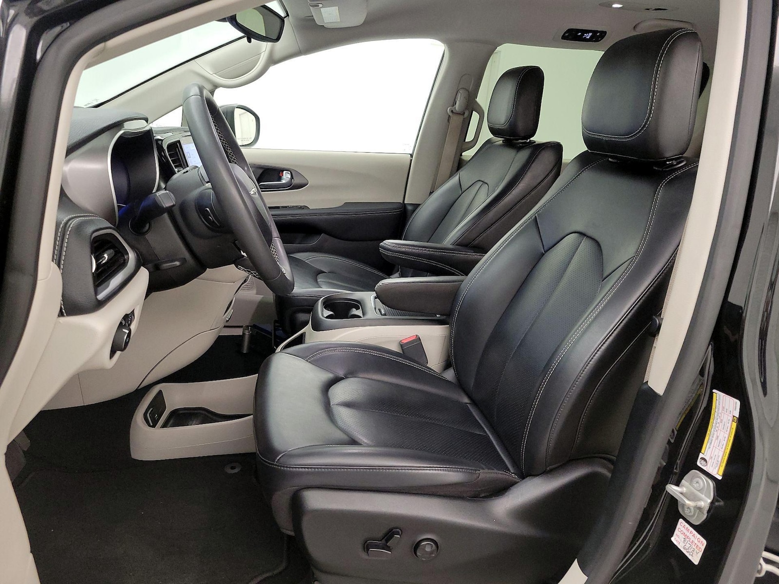 2023 Chrysler Pacifica Hybrid Touring L - Photo 12