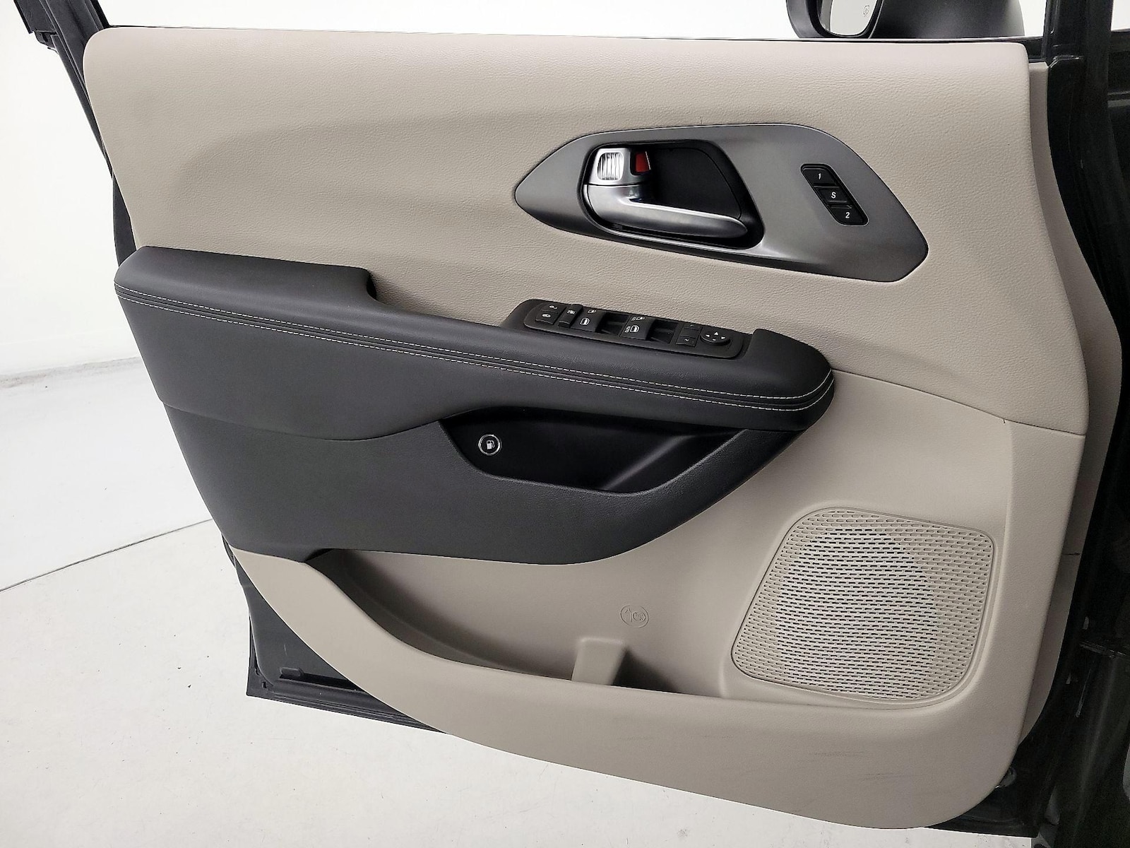 2023 Chrysler Pacifica Hybrid Touring L - Photo 13