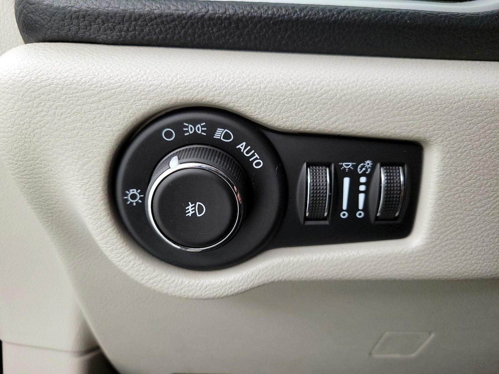 2023 Chrysler Pacifica Hybrid Touring L - Photo 14