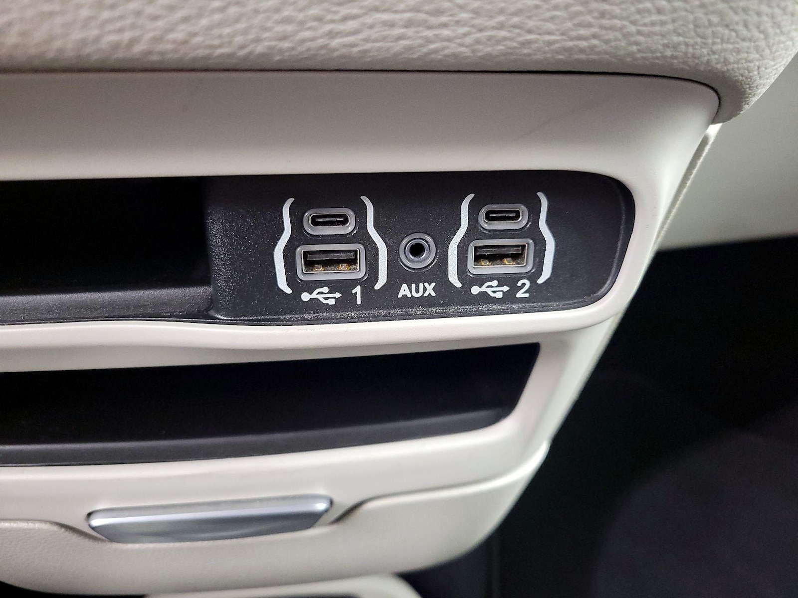 2023 Chrysler Pacifica Hybrid Touring L - Photo 19