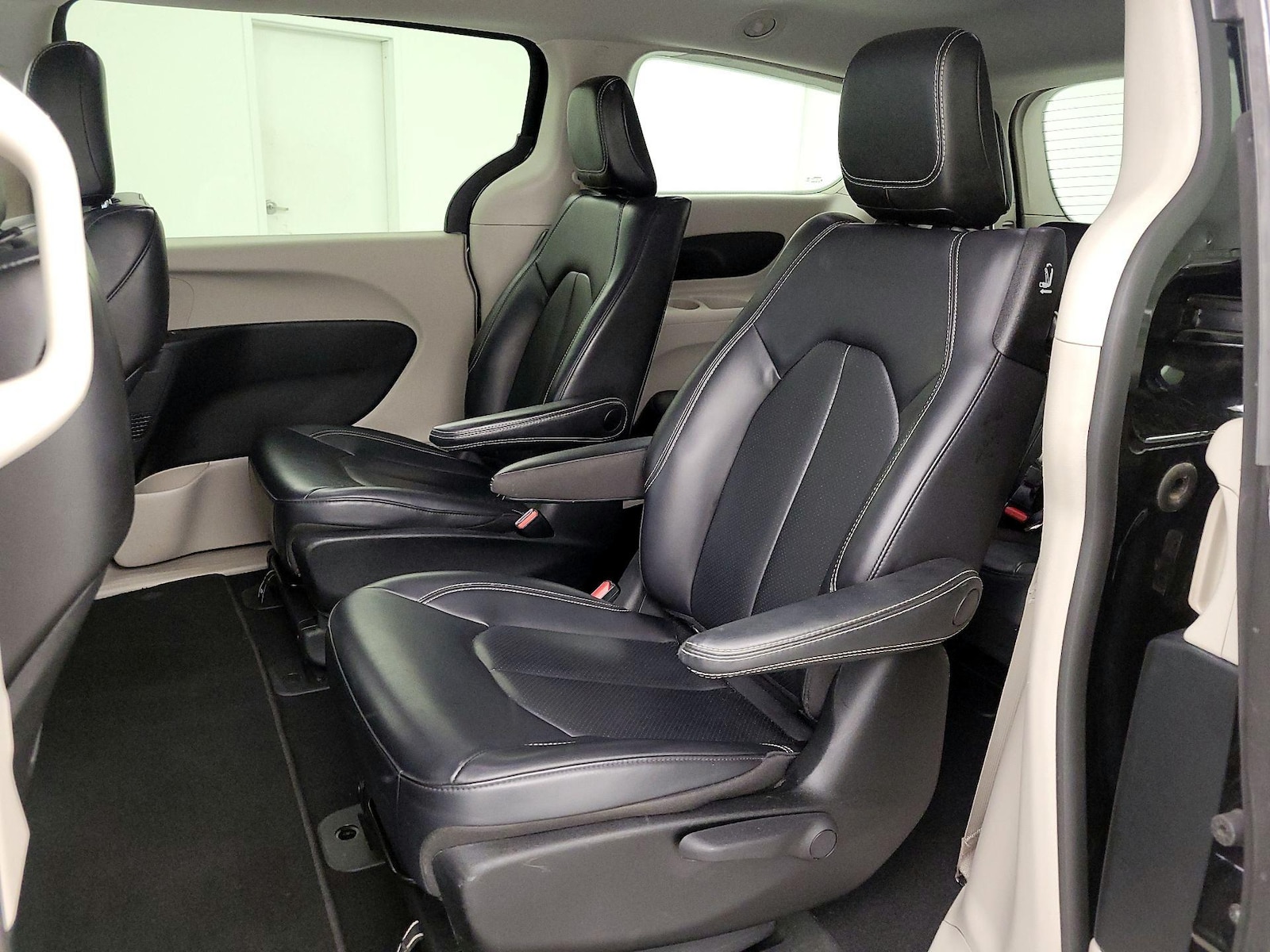 2023 Chrysler Pacifica Hybrid Touring L - Photo 20