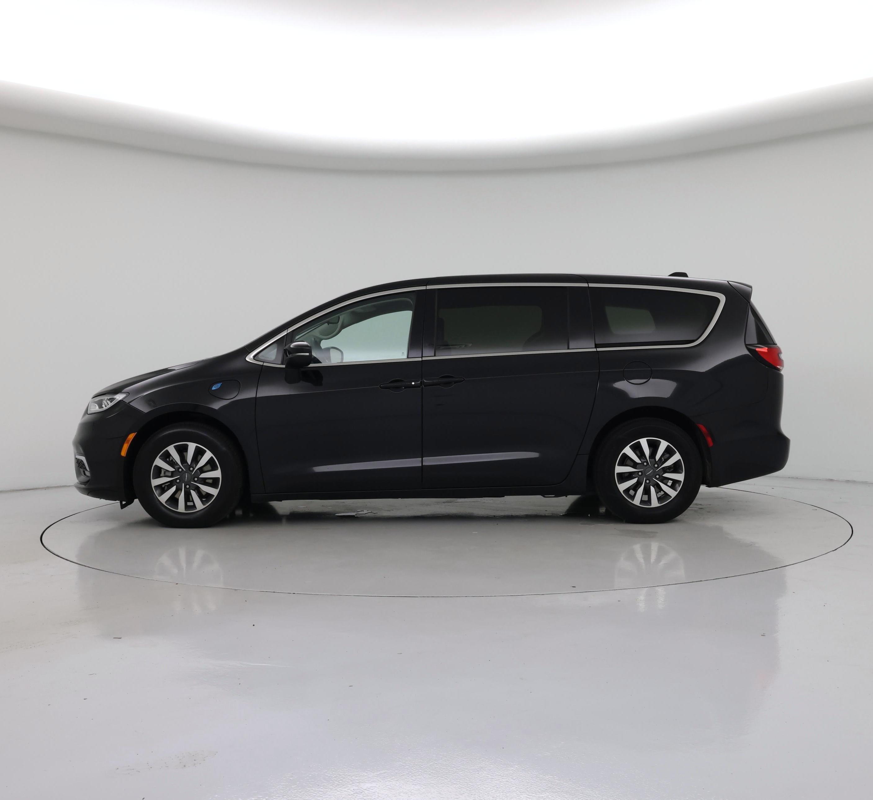 Thumbnail: 2023 Chrysler Pacifica - 3