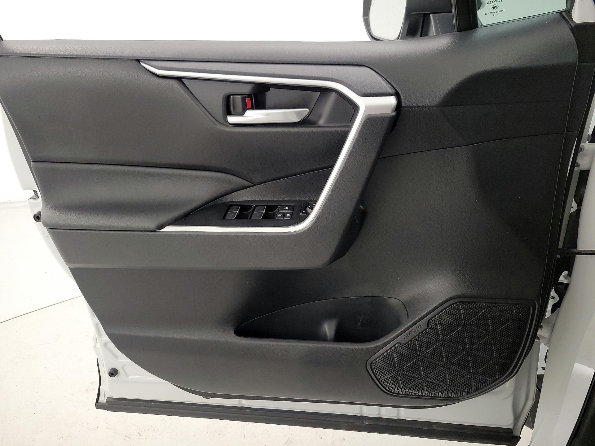 Thumbnail: 2025 Toyota RAV4 - 12