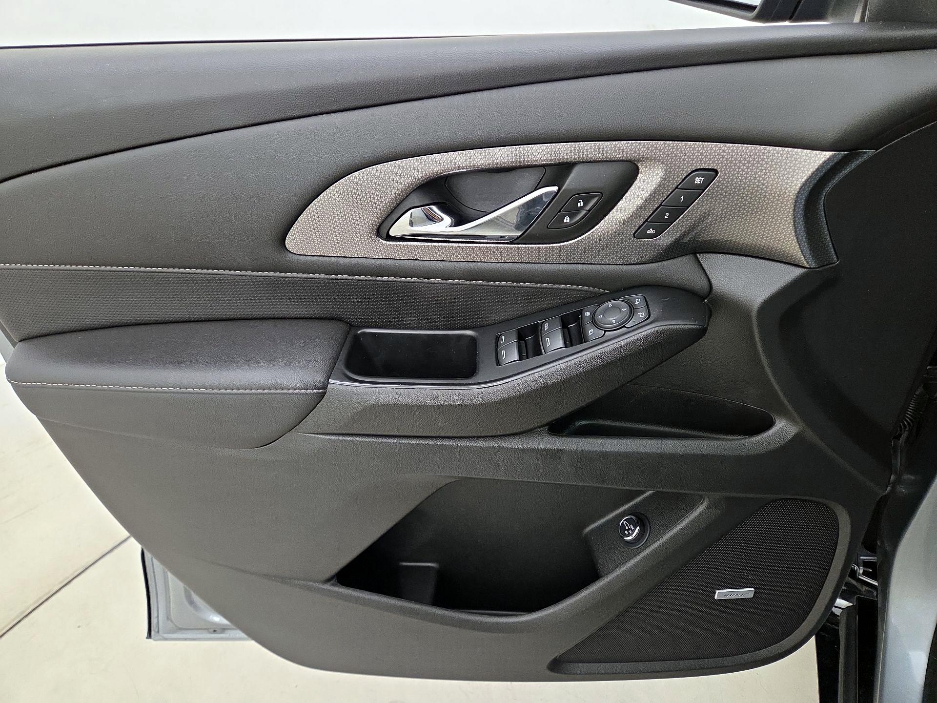 Thumbnail: 2023 Chevrolet Traverse - 12