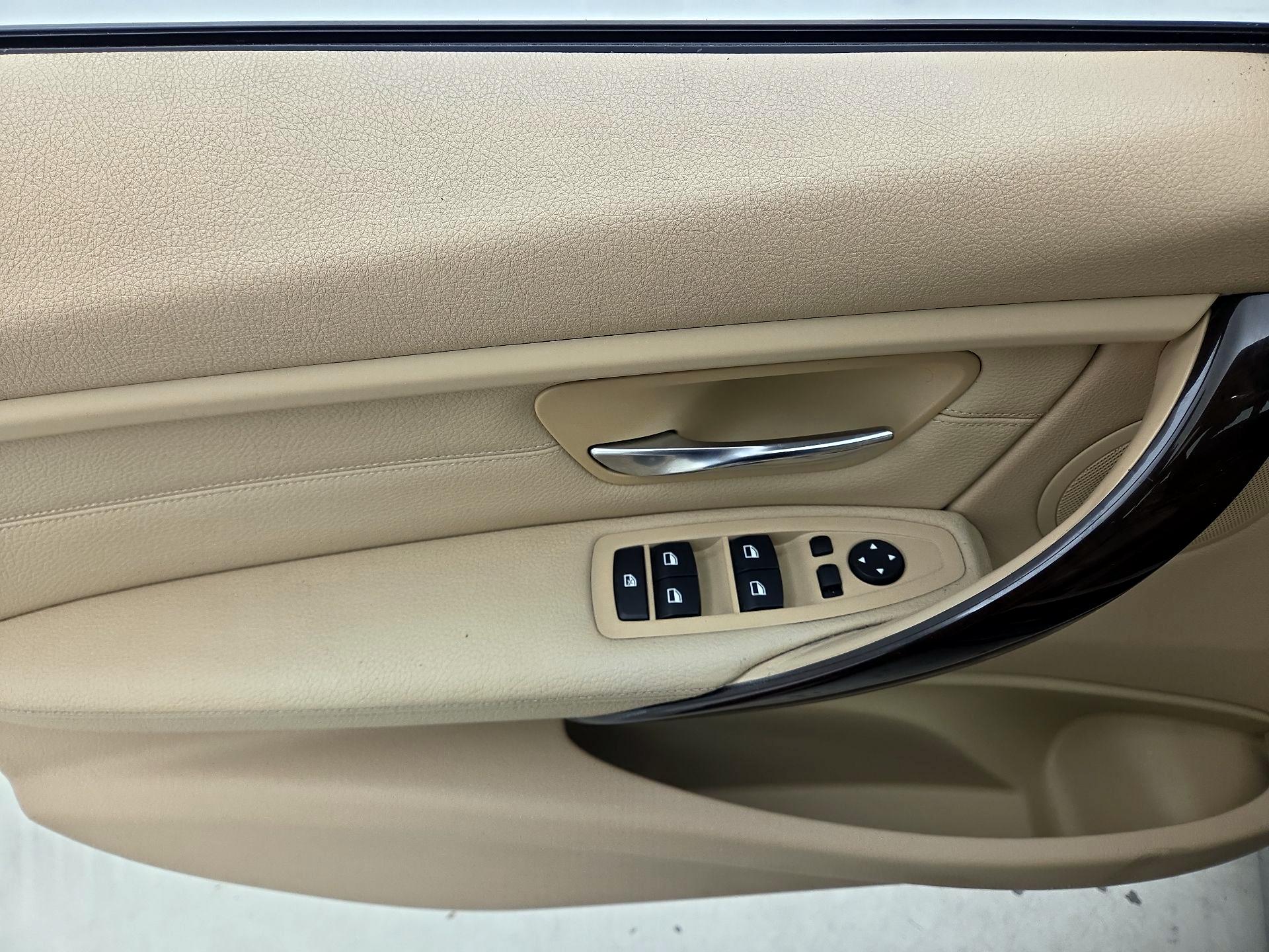 Thumbnail: 2015 BMW 3 Series - 12