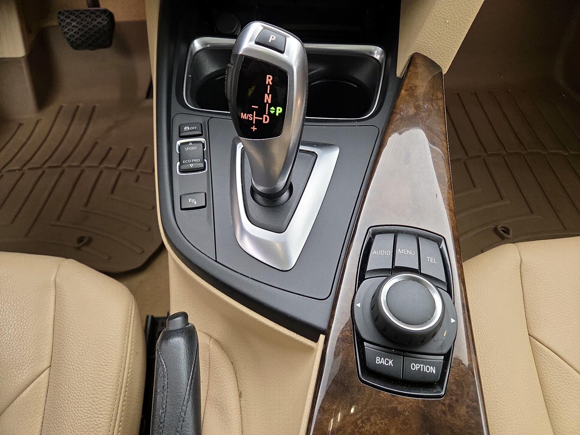 Thumbnail: 2015 BMW 3 Series - 17