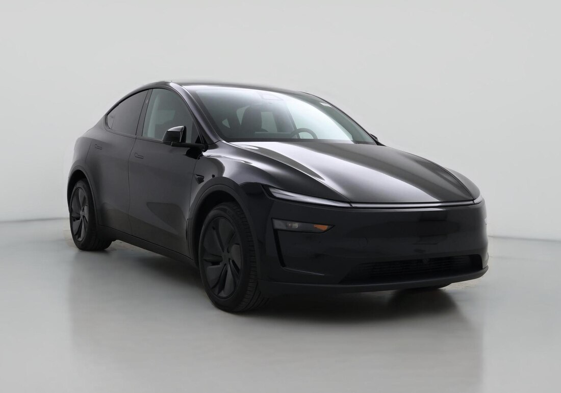 2026 Tesla Model Y Premium Rear-Wheel Drive in Black — CarMax photo