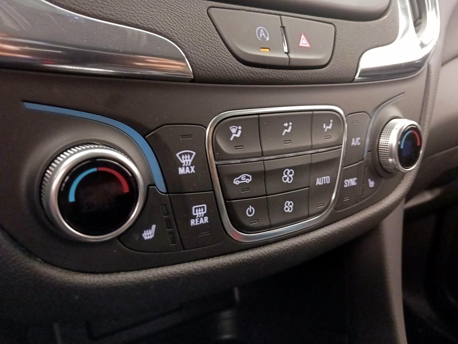 2024 Chevrolet Equinox LT - Photo 17