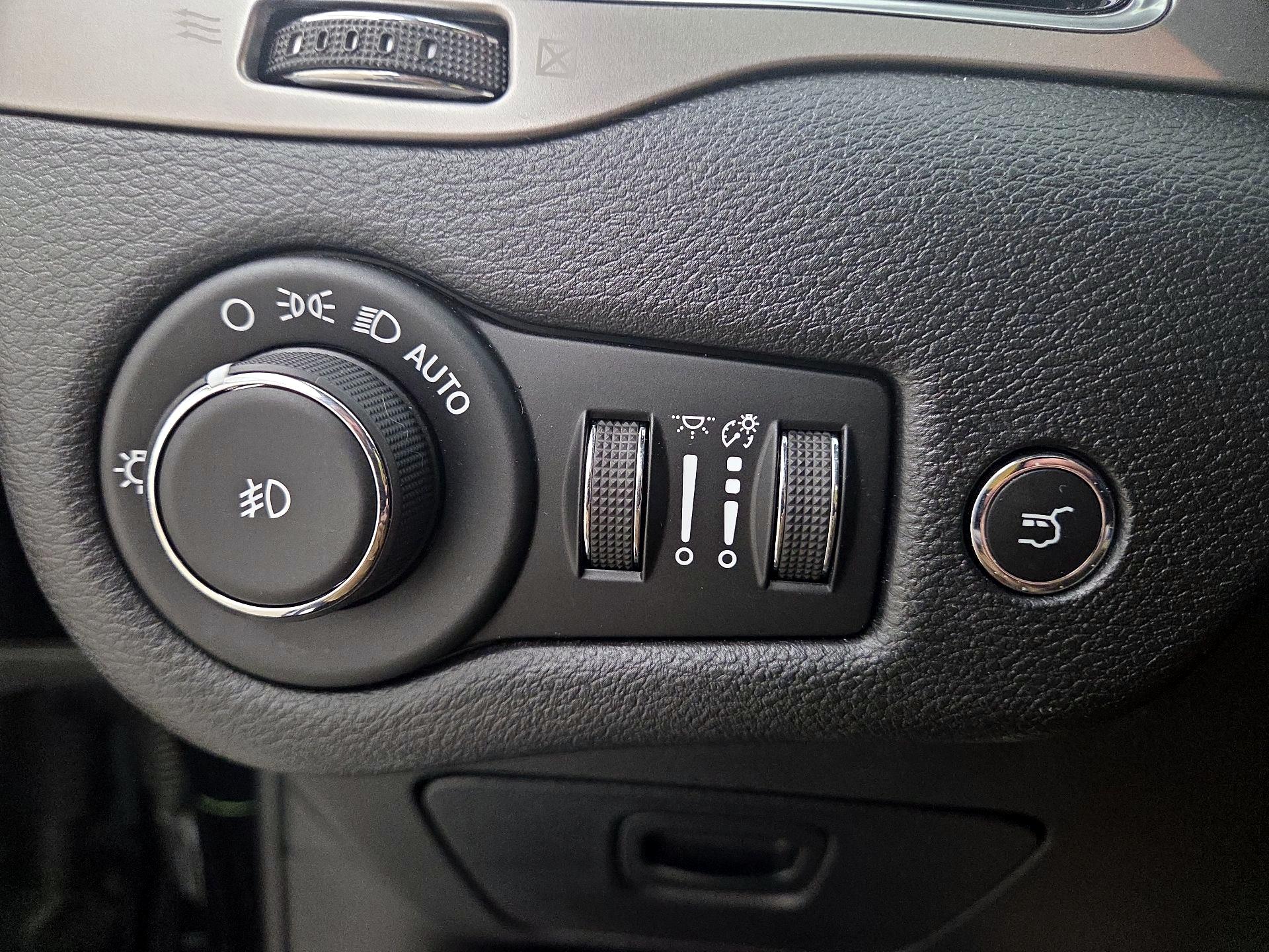 Thumbnail: 2020 Jeep Cherokee - 13