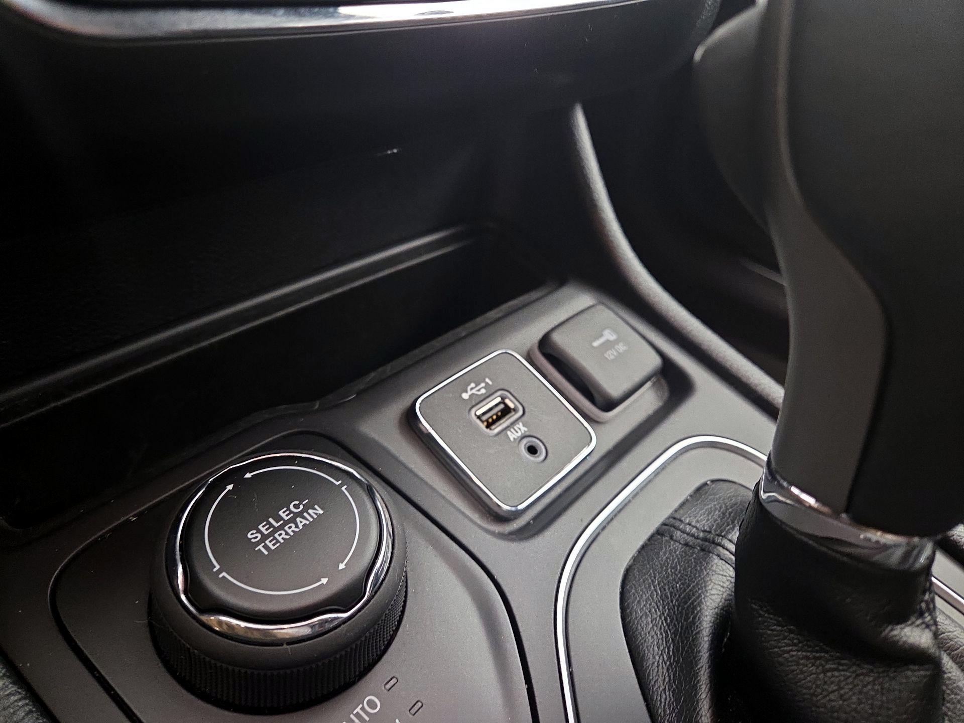 Thumbnail: 2020 Jeep Cherokee - 19