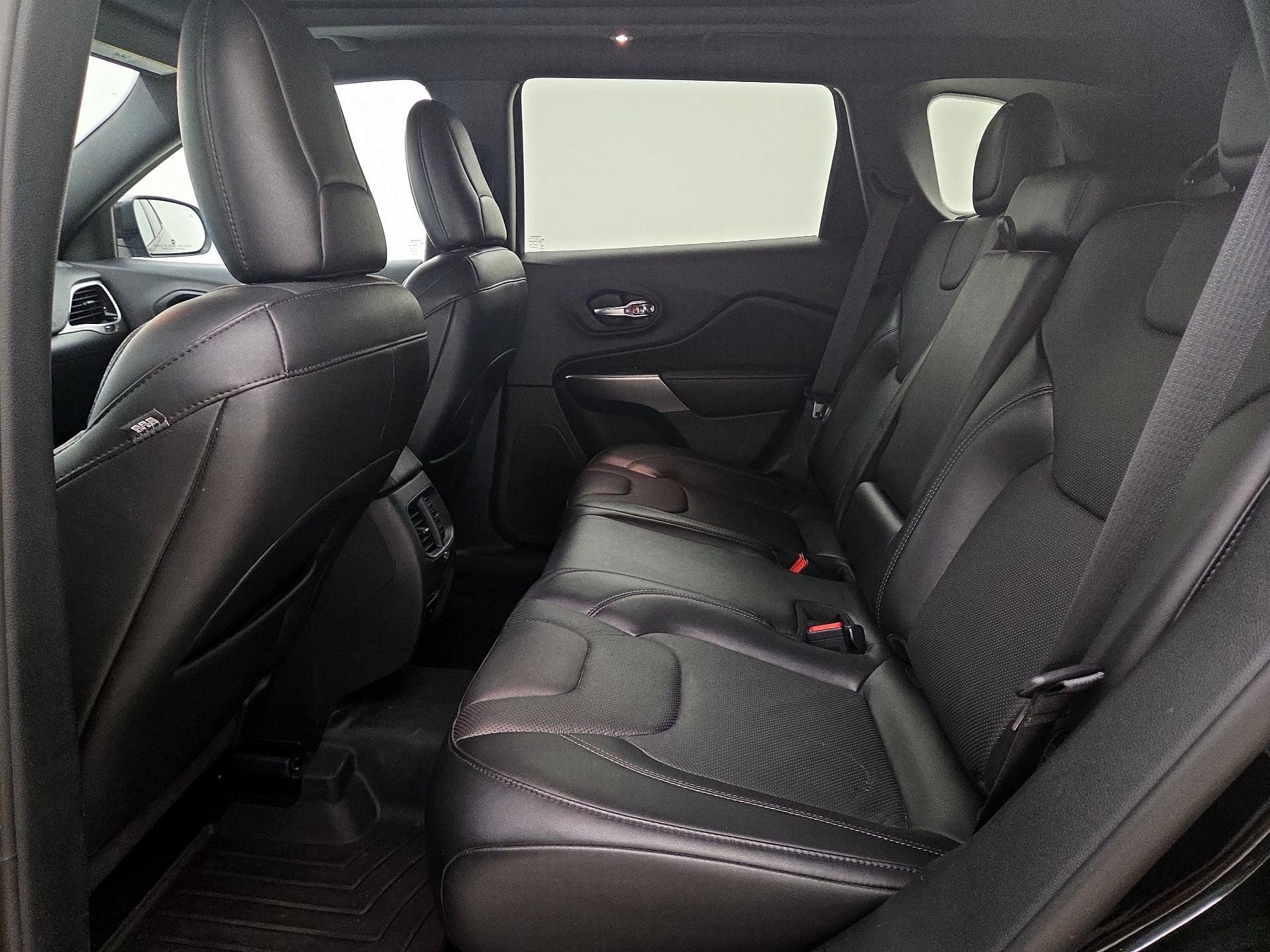 Thumbnail: 2020 Jeep Cherokee - 20